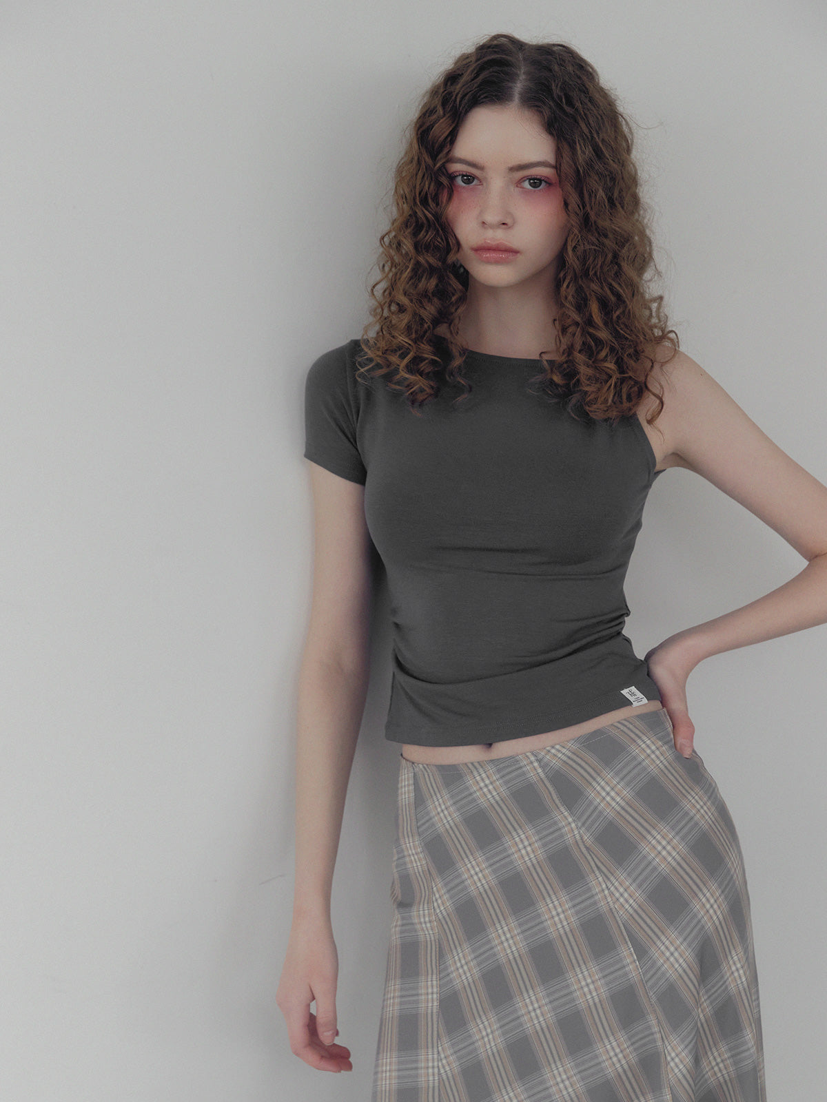 Betizen Asymmetric Twist T-Shirt