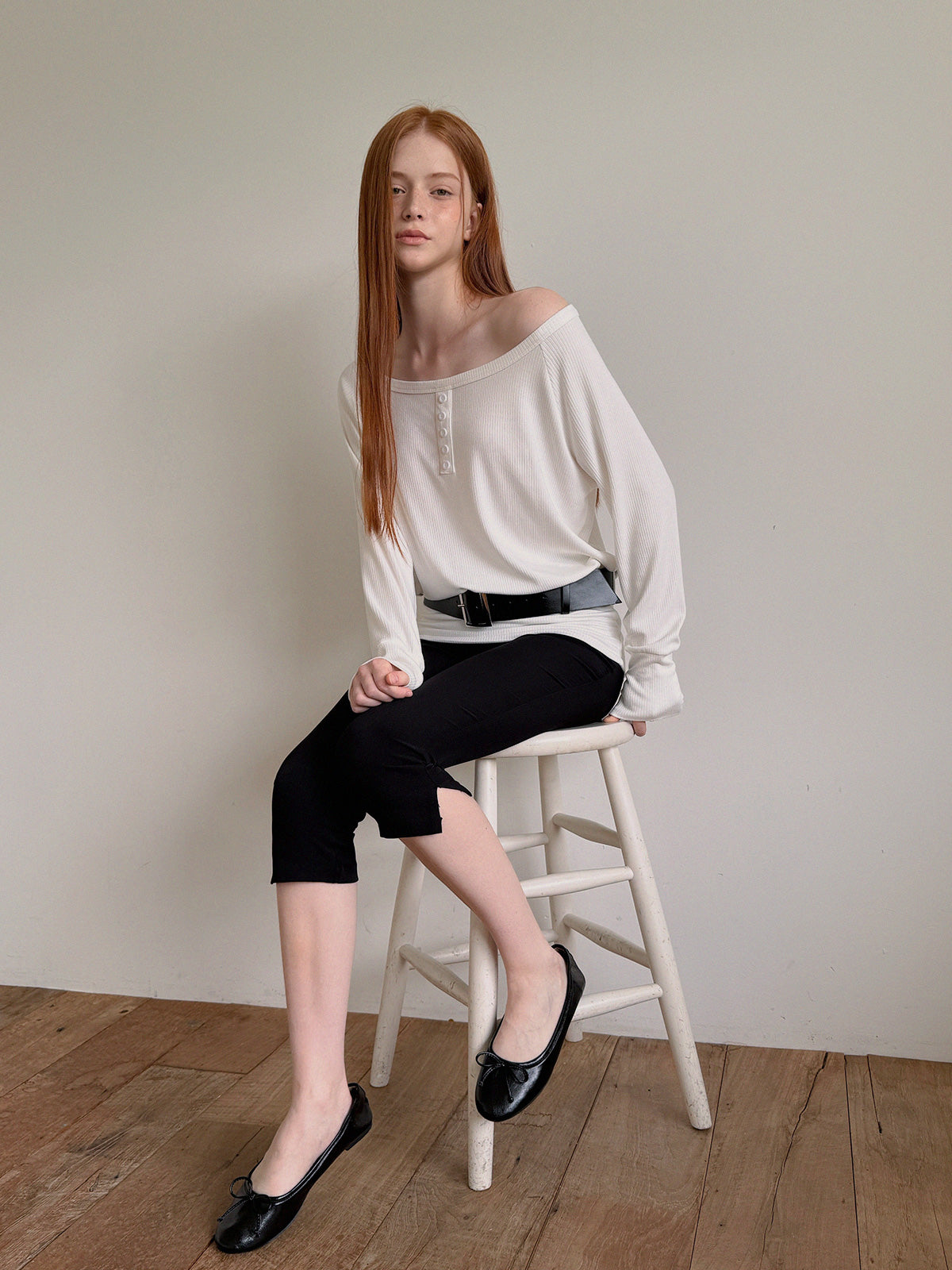 Bain Asymmetrical Shoulder Big Belt T-Shirt