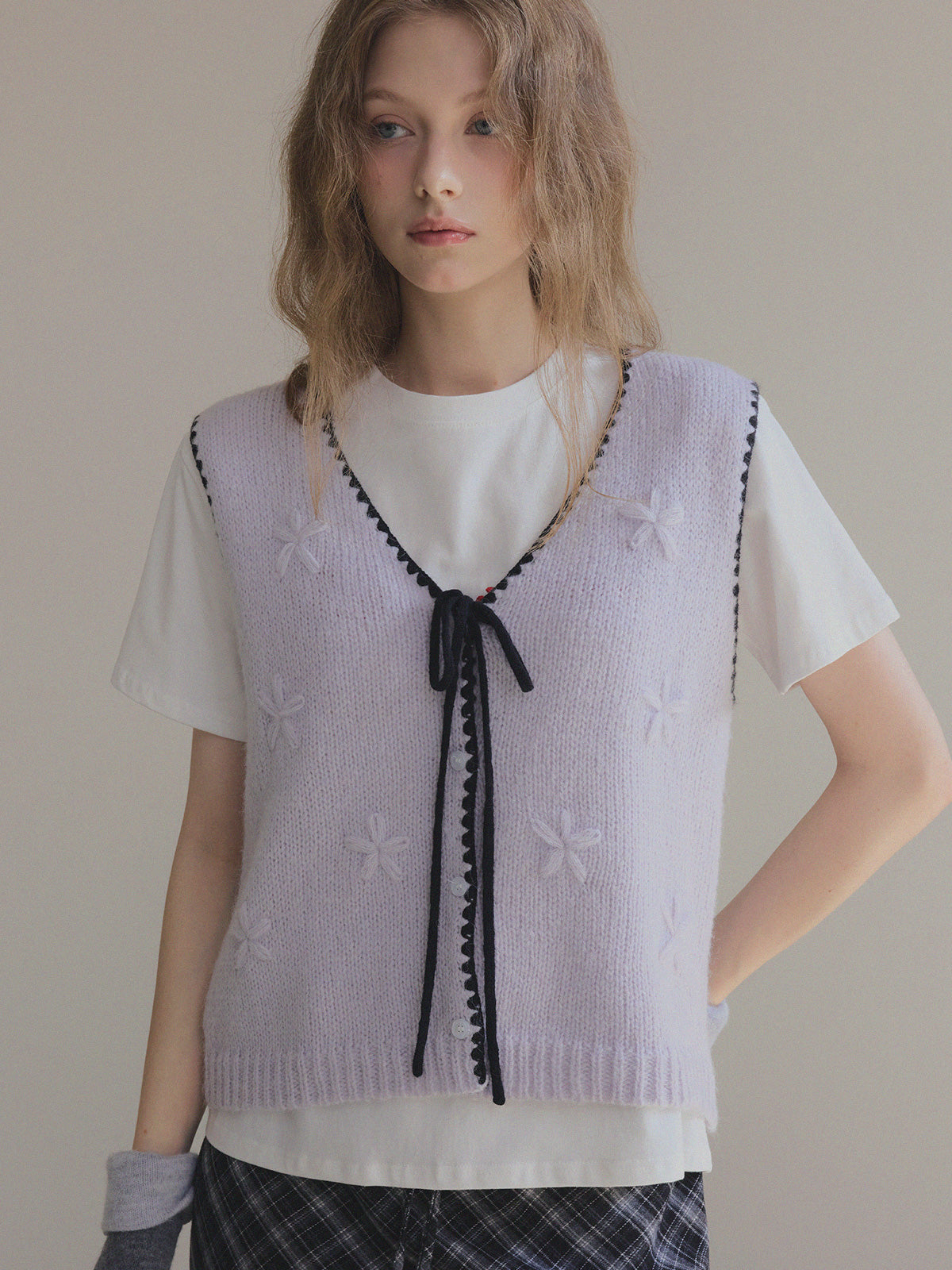 【TWEE】Pfund Color-Block Strap Flower Knit Vest