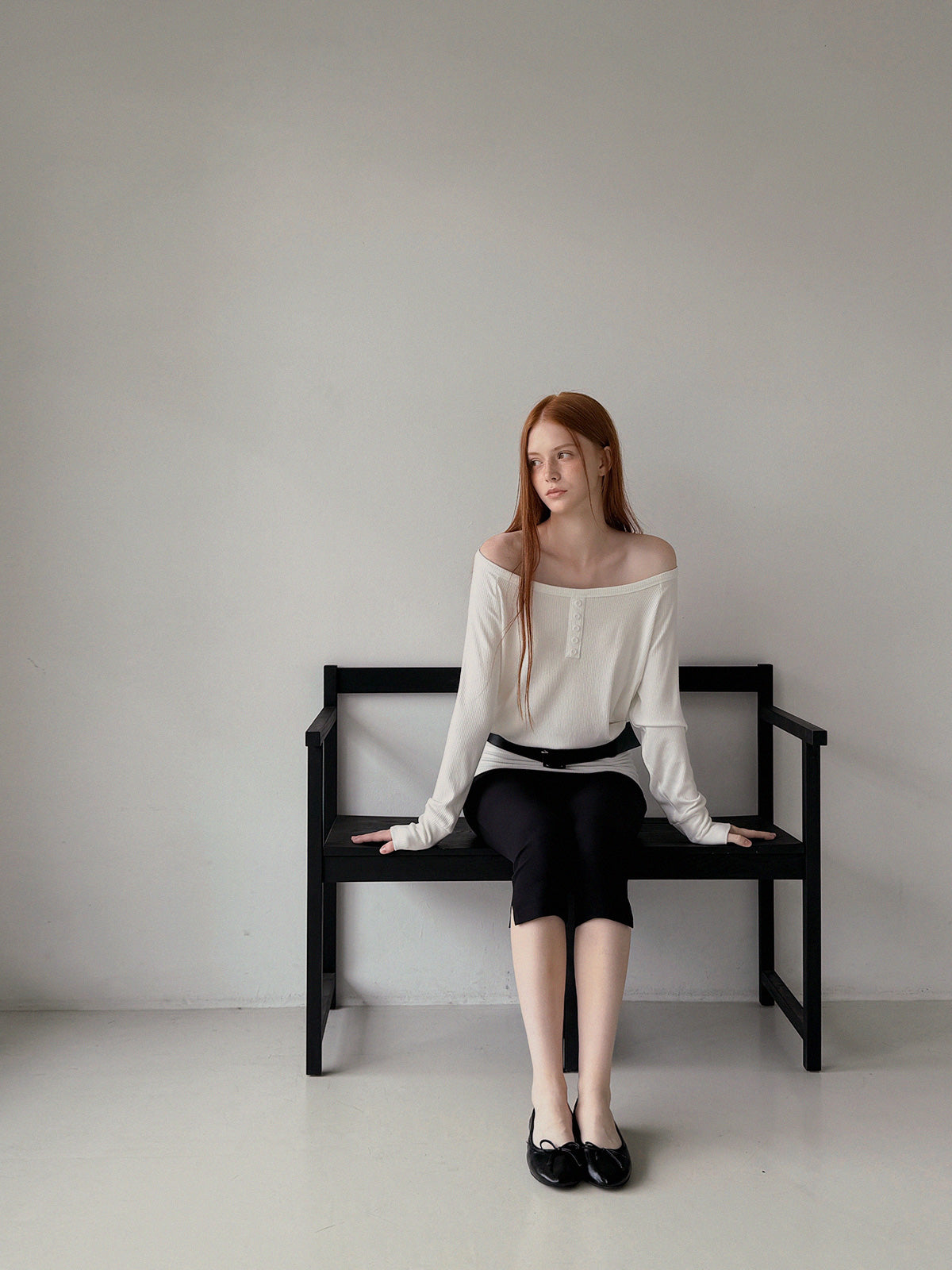 Bain Asymmetrical Shoulder Big Belt T-Shirt