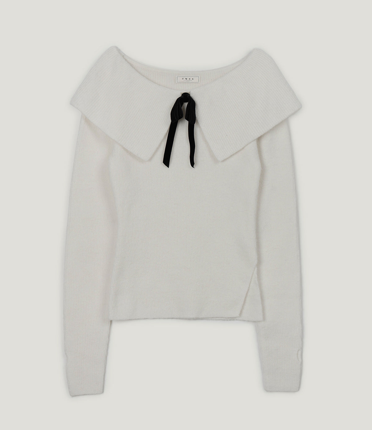 【TWEE】Willn Ribbon Brooch Off-Shoulder Knit