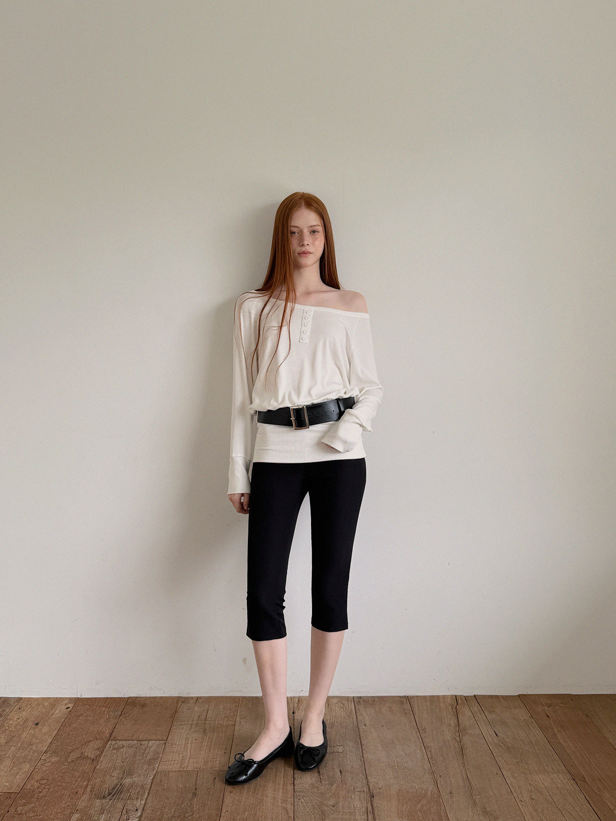 Bain Asymmetrical Shoulder Big Belt T-Shirt