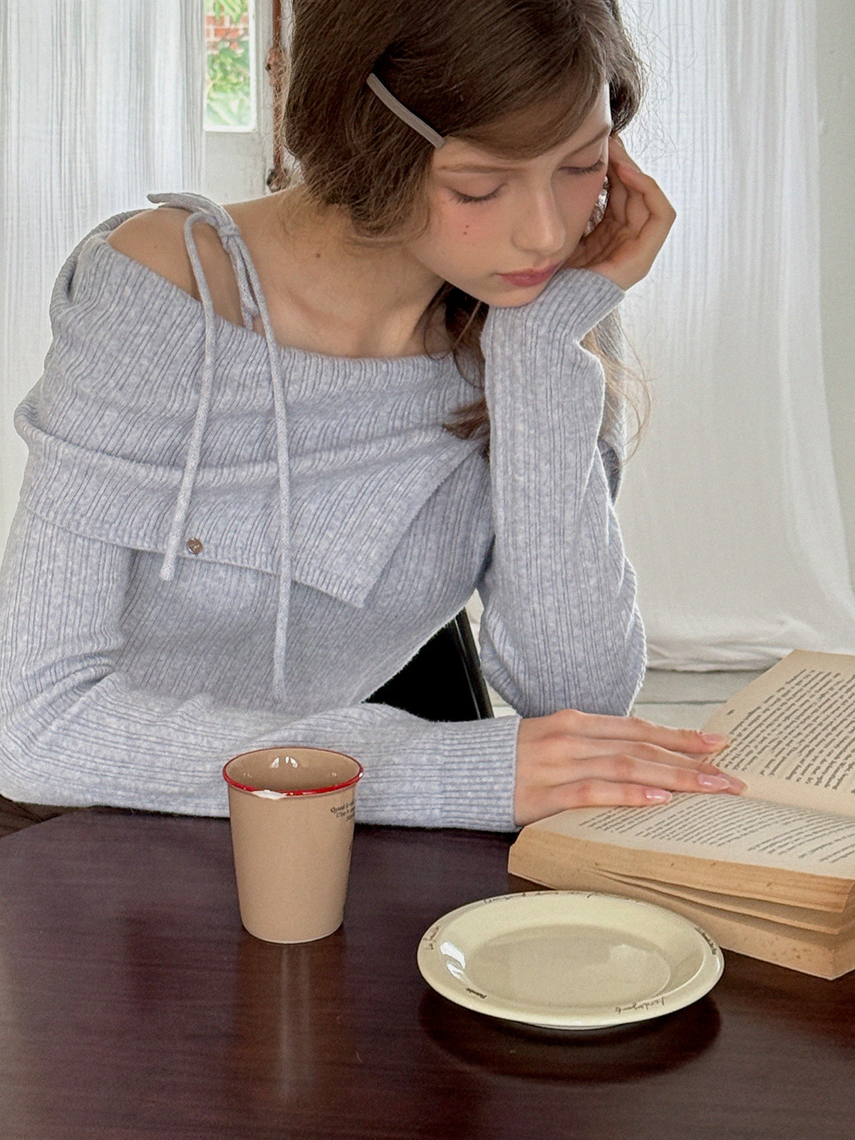 【TWEE】Áo Len Dây Đeo Trễ Vai Robin