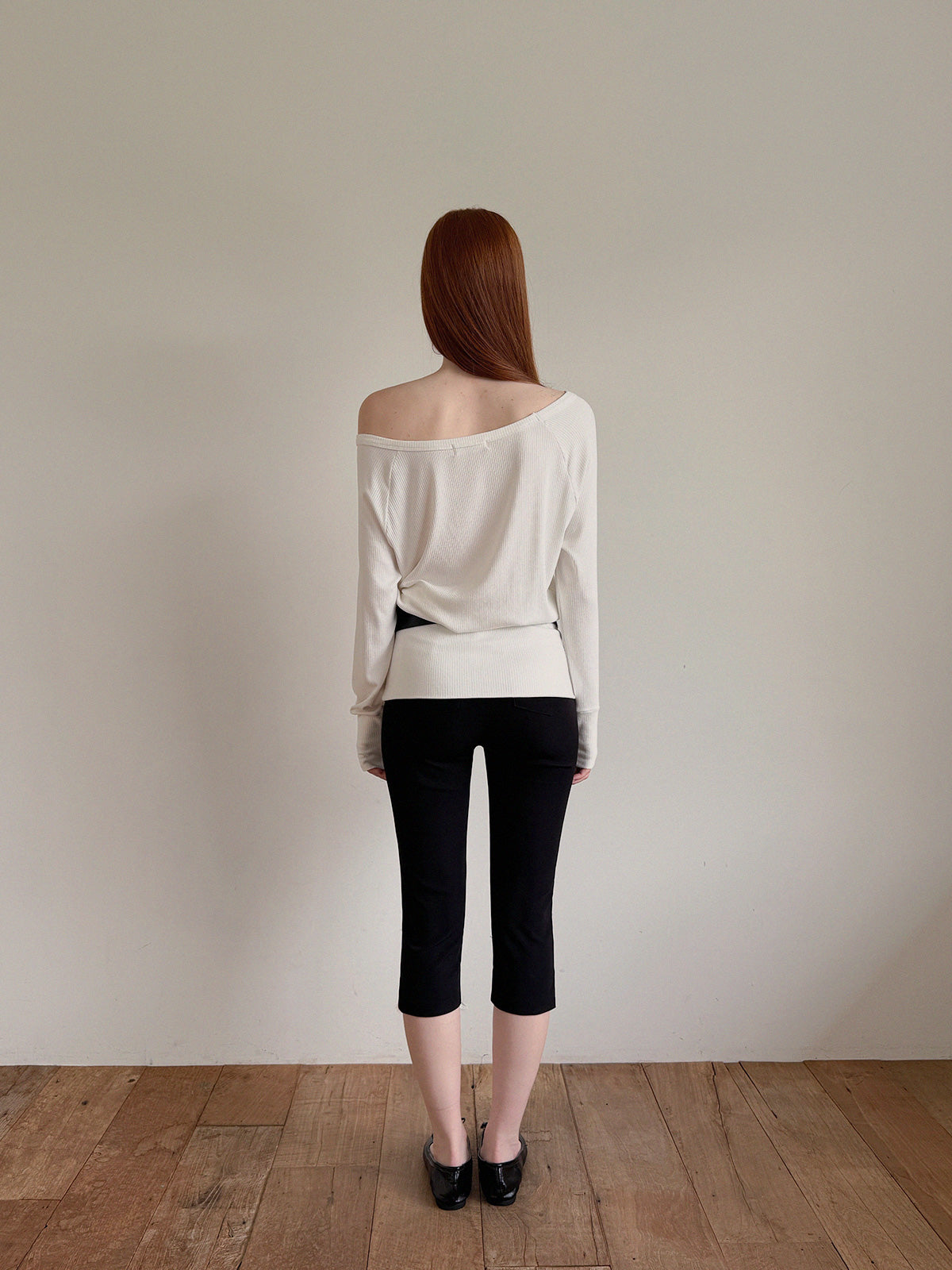 Bain Asymmetrical Shoulder Big Belt T-Shirt