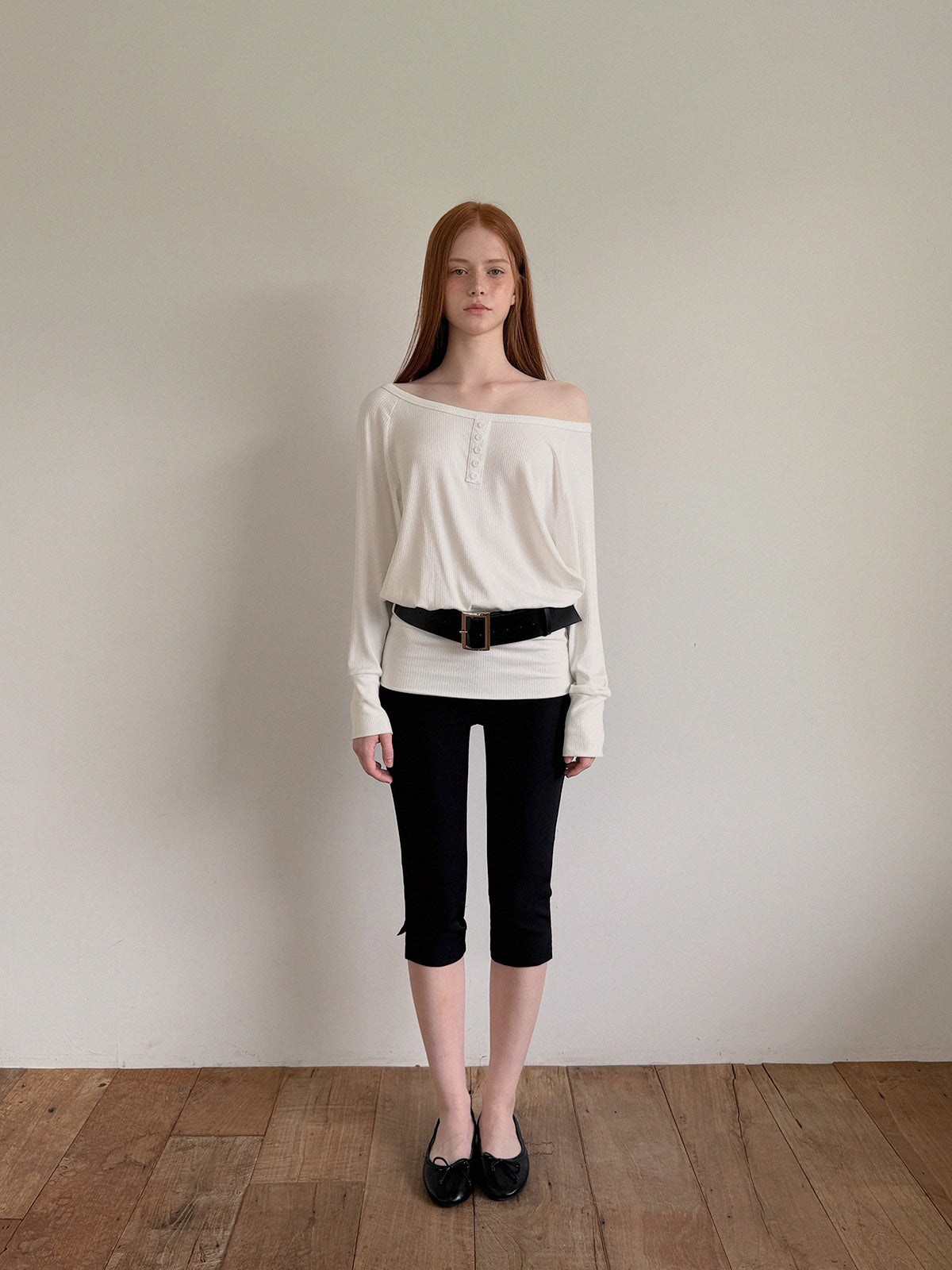 Bain Asymmetrical Shoulder Big Belt T-Shirt