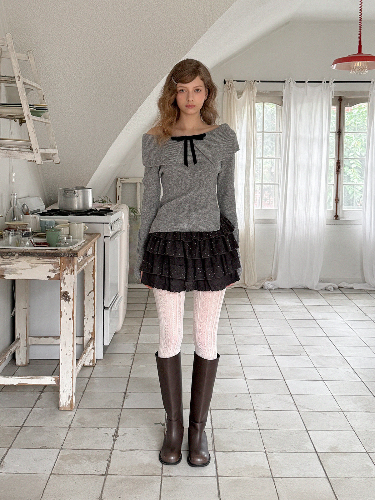 【TWEE】Willn Ribbon Brooch Off-Shoulder Knit