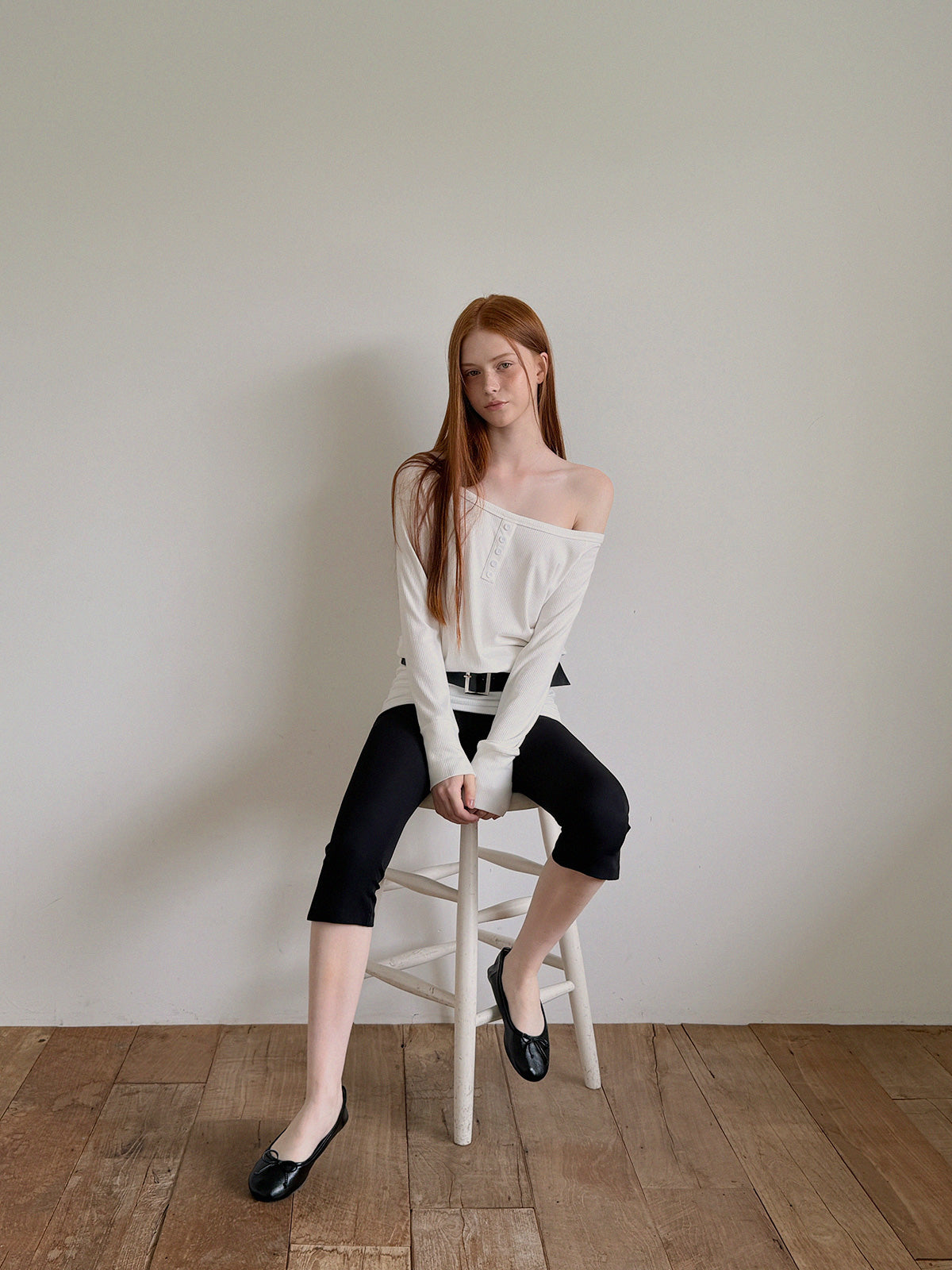 Bain Asymmetrical Shoulder Big Belt T-Shirt