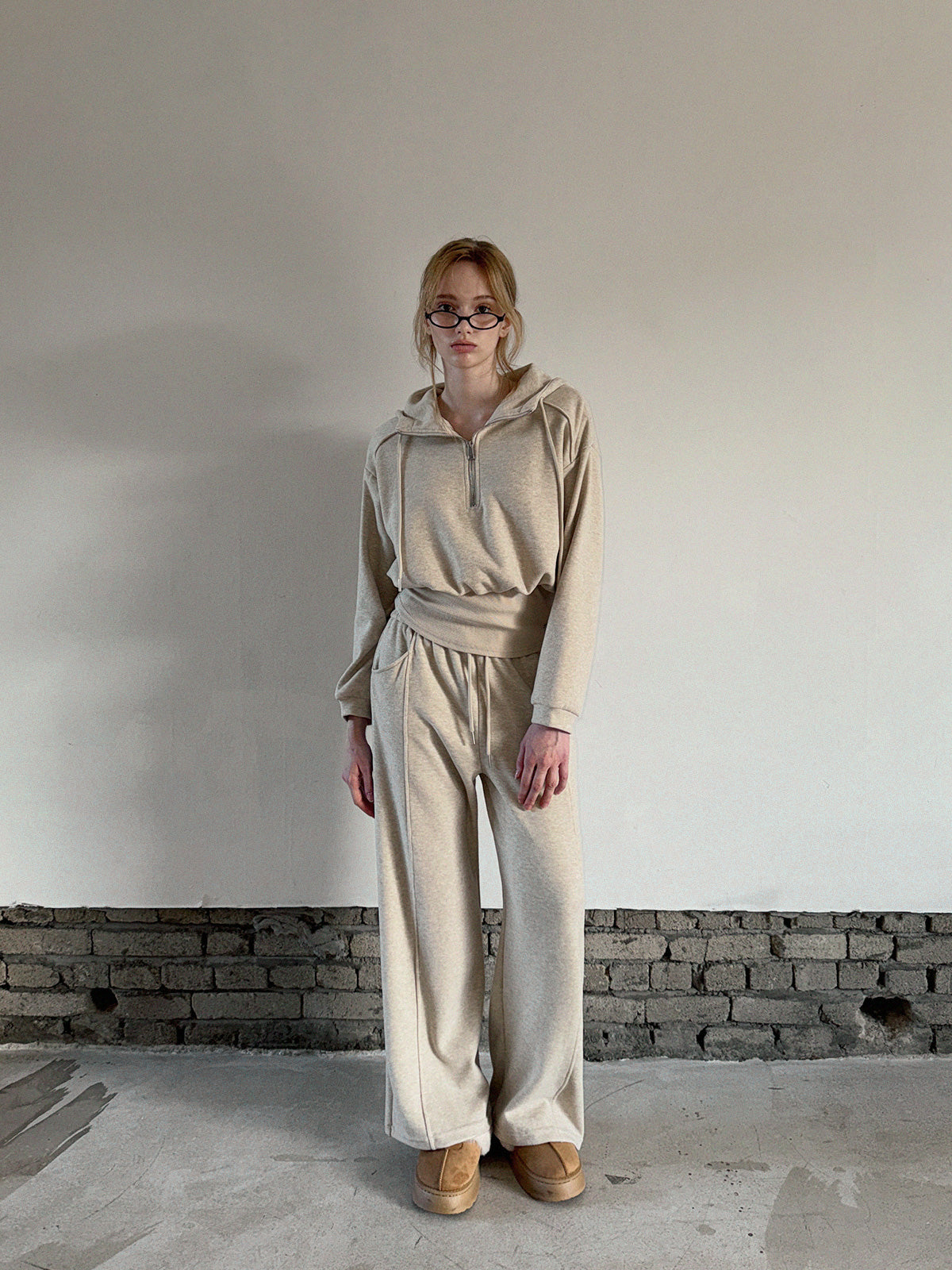 Lonton Layered Half-Zip Sweatshirt and Wide Banding Long Pants