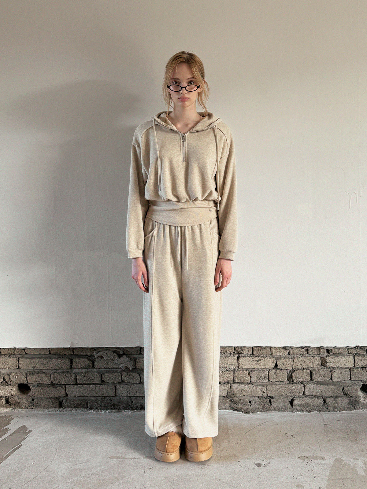 Lonton Layered Half-Zip Sweatshirt and Wide Banding Long Pants