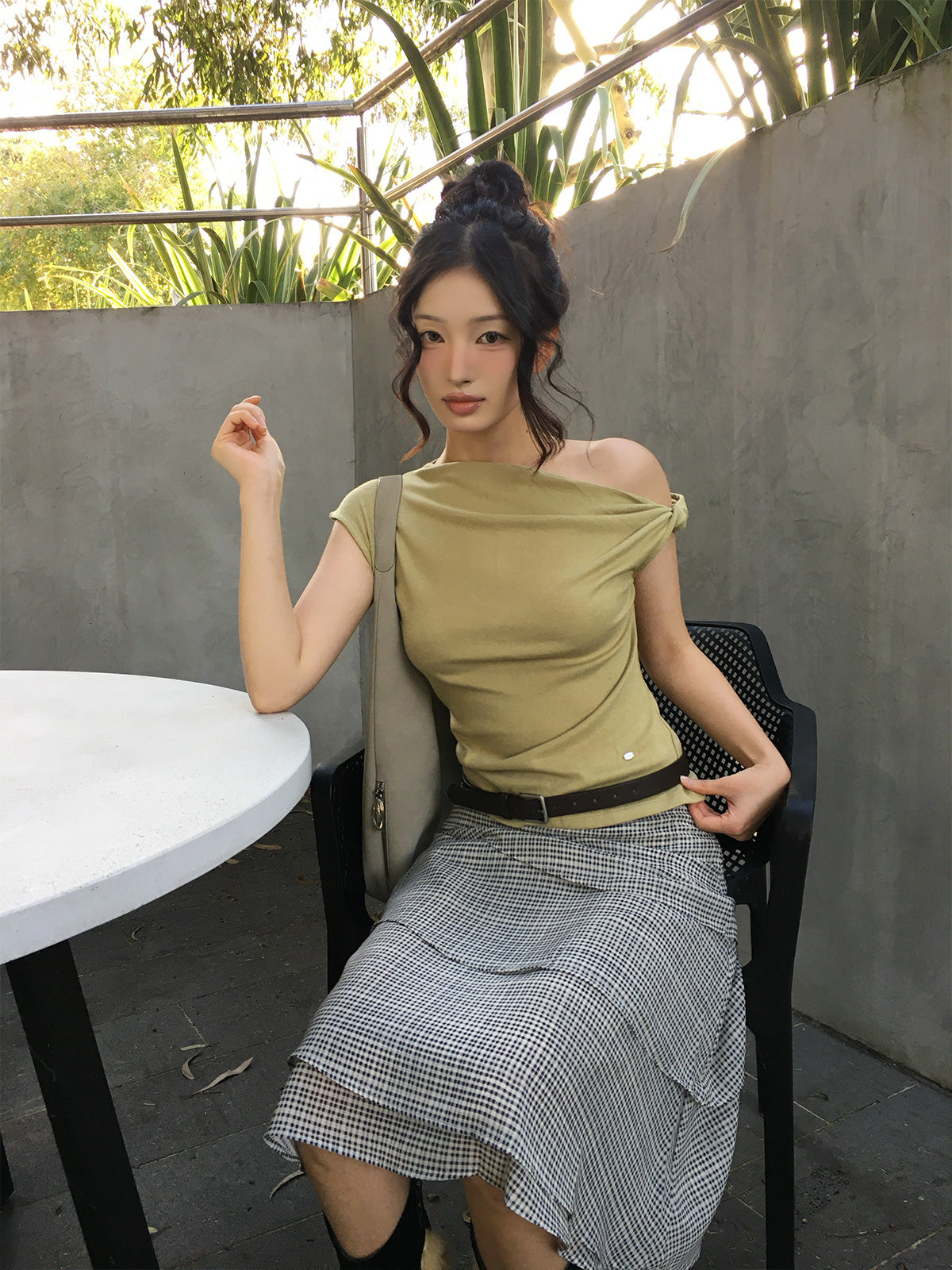 [TWEE] Mete Twisted Asymmetrical Off-Shoulder T-Shirt