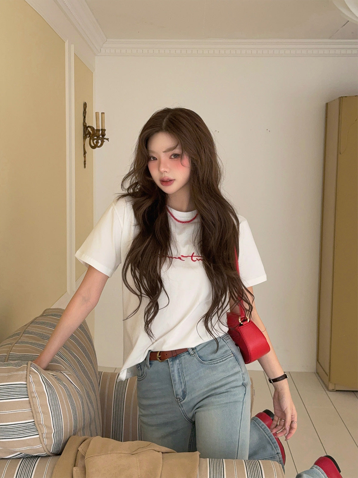 [TWEE] 포에지 빅 레터링 자수 티셔츠