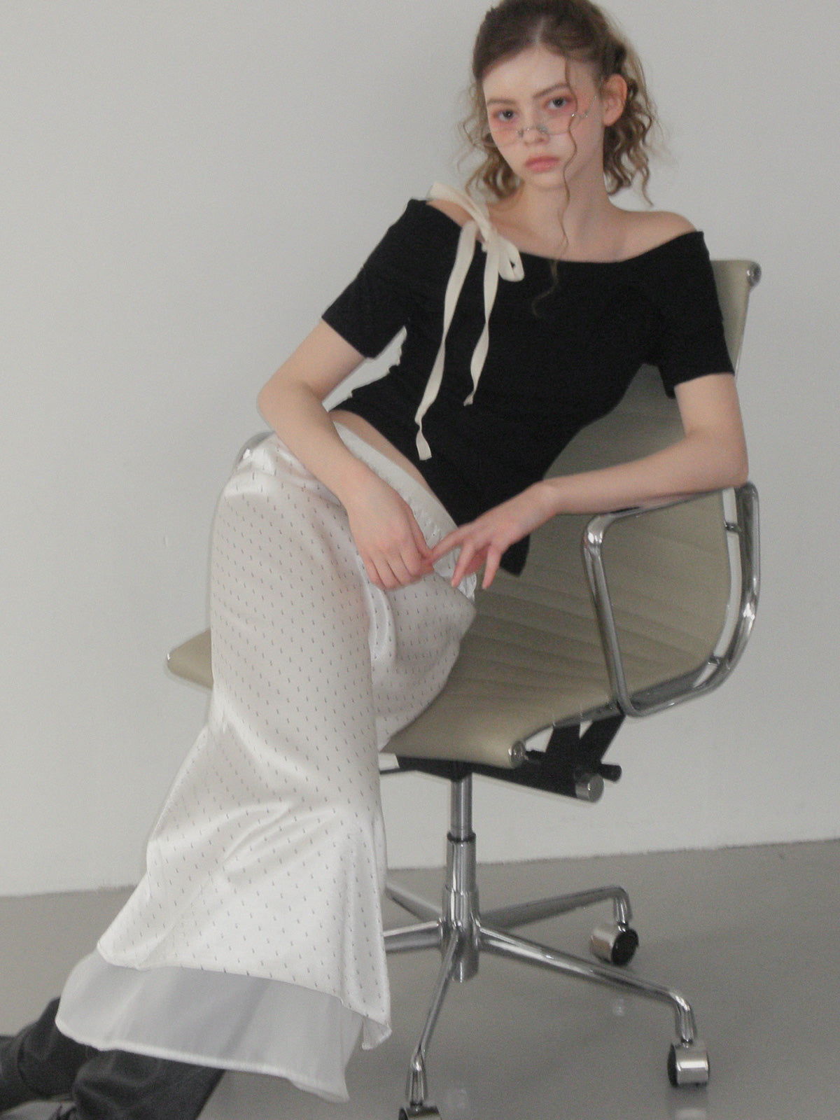 [TWEE] Petit strap one shoulder t-shirt