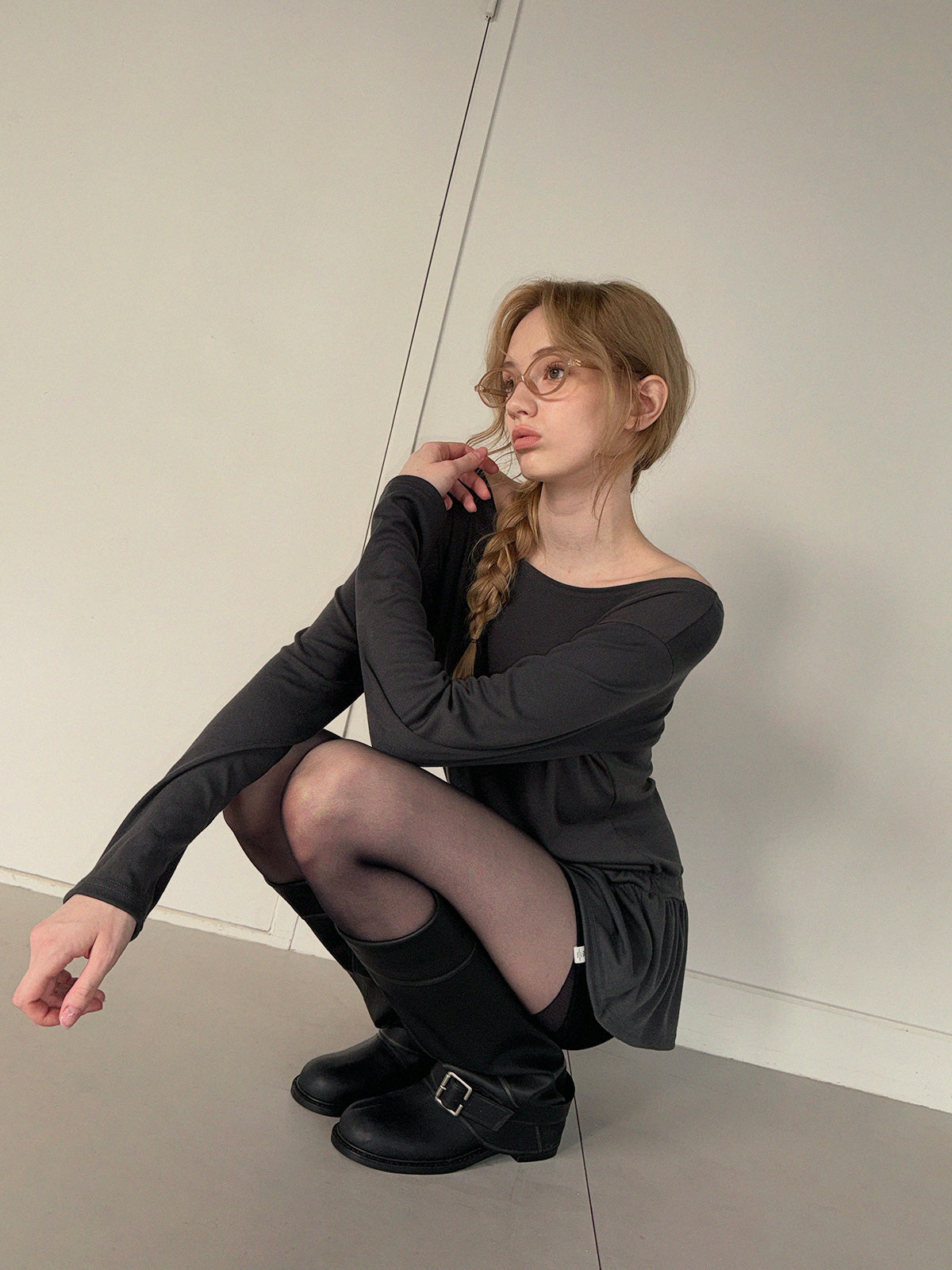 [TWEE] Langärmliges Off-Shoulder-Shirt mit doppeltem Flossenvolant