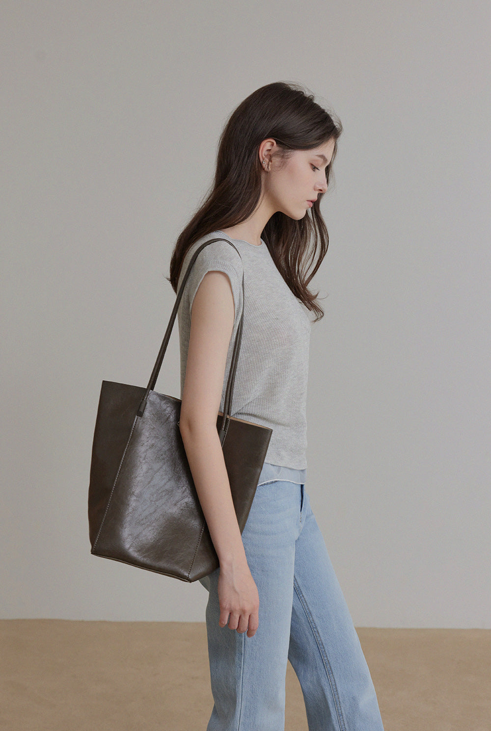 [TWEE] Lemb Back-Slit Sleeveless Knit