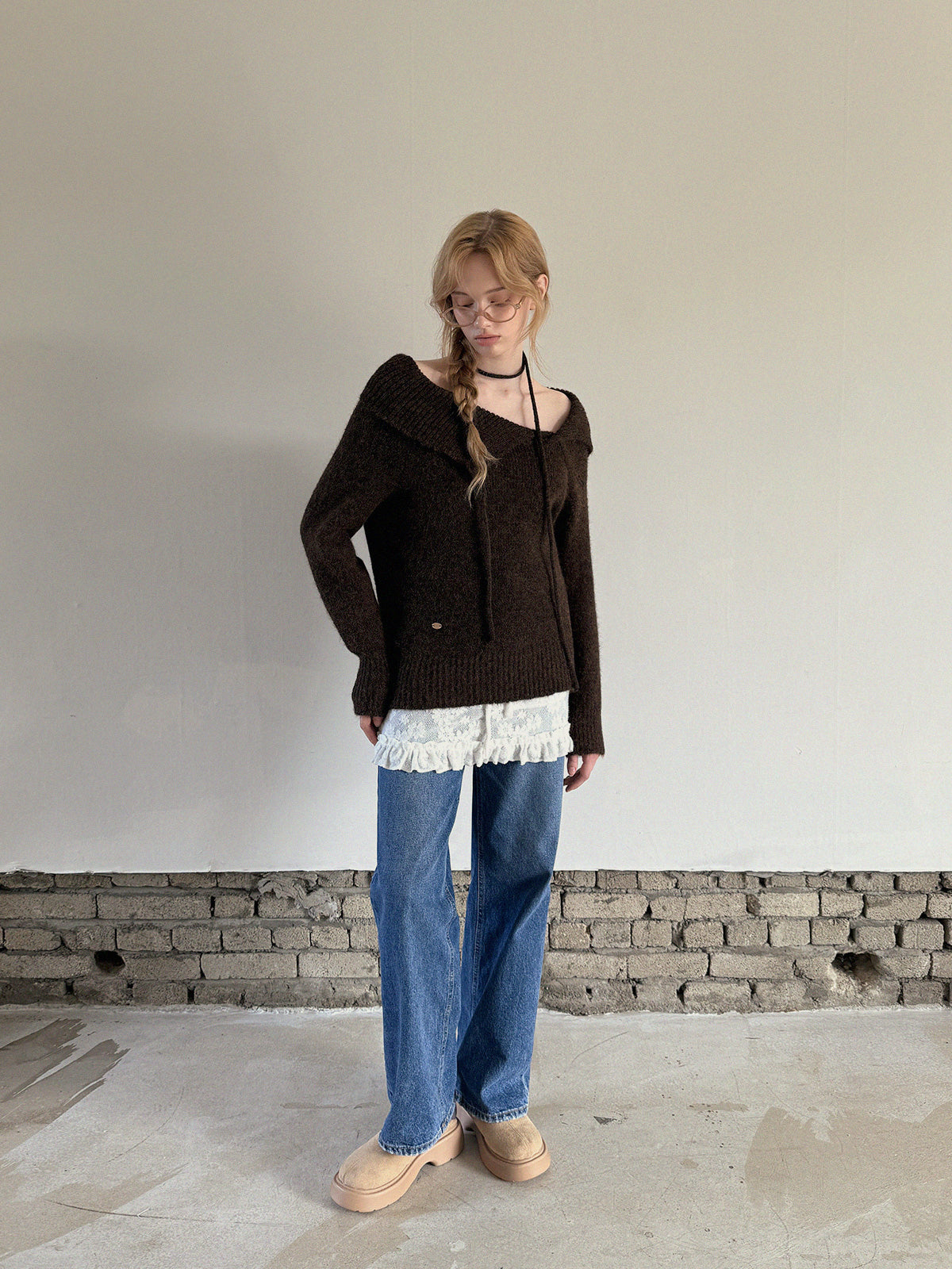 [TWEE]Ecle 비대칭 넥 루즈핏 니트 (스트랩 포함)