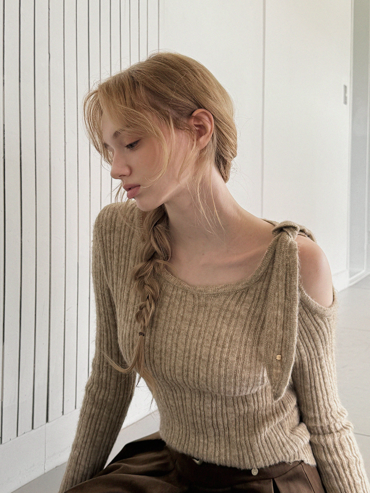 [TWEE] Bohe Shoulder Cut-Out Strap Knit Top