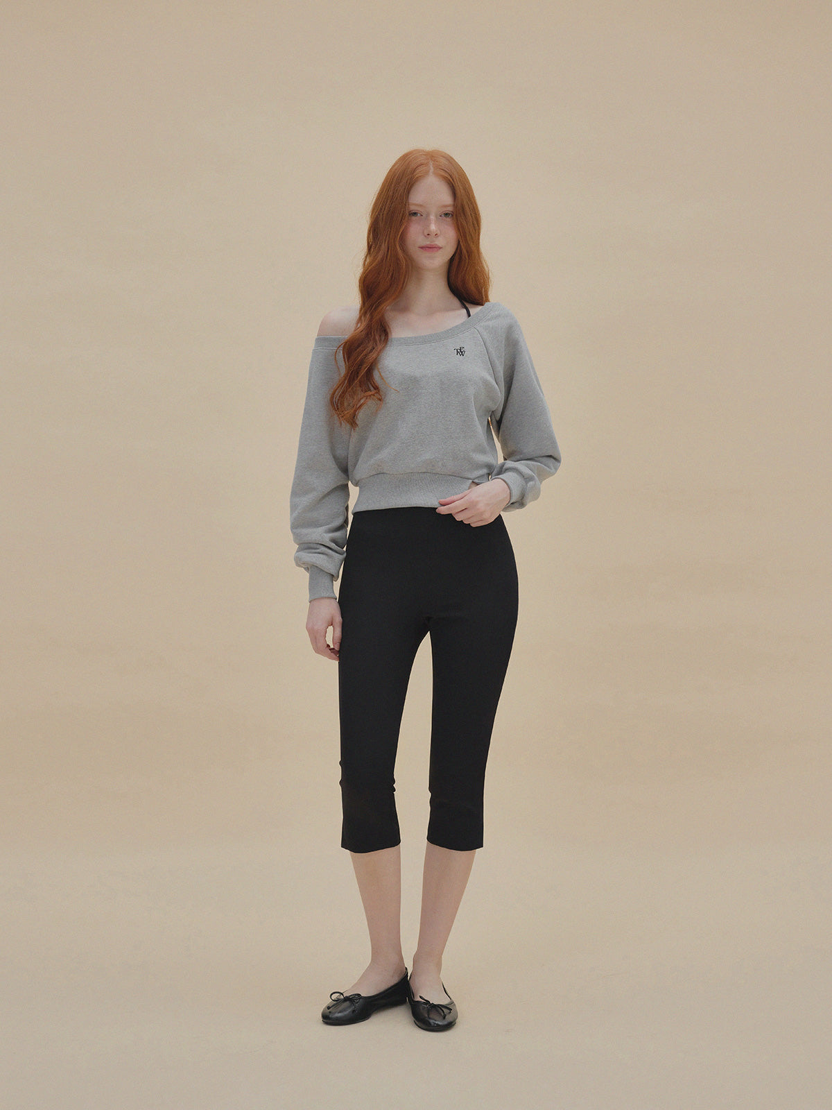[TWEE] Nezen Embroidered One-Shoulder Long Sleeve Sweatshirt