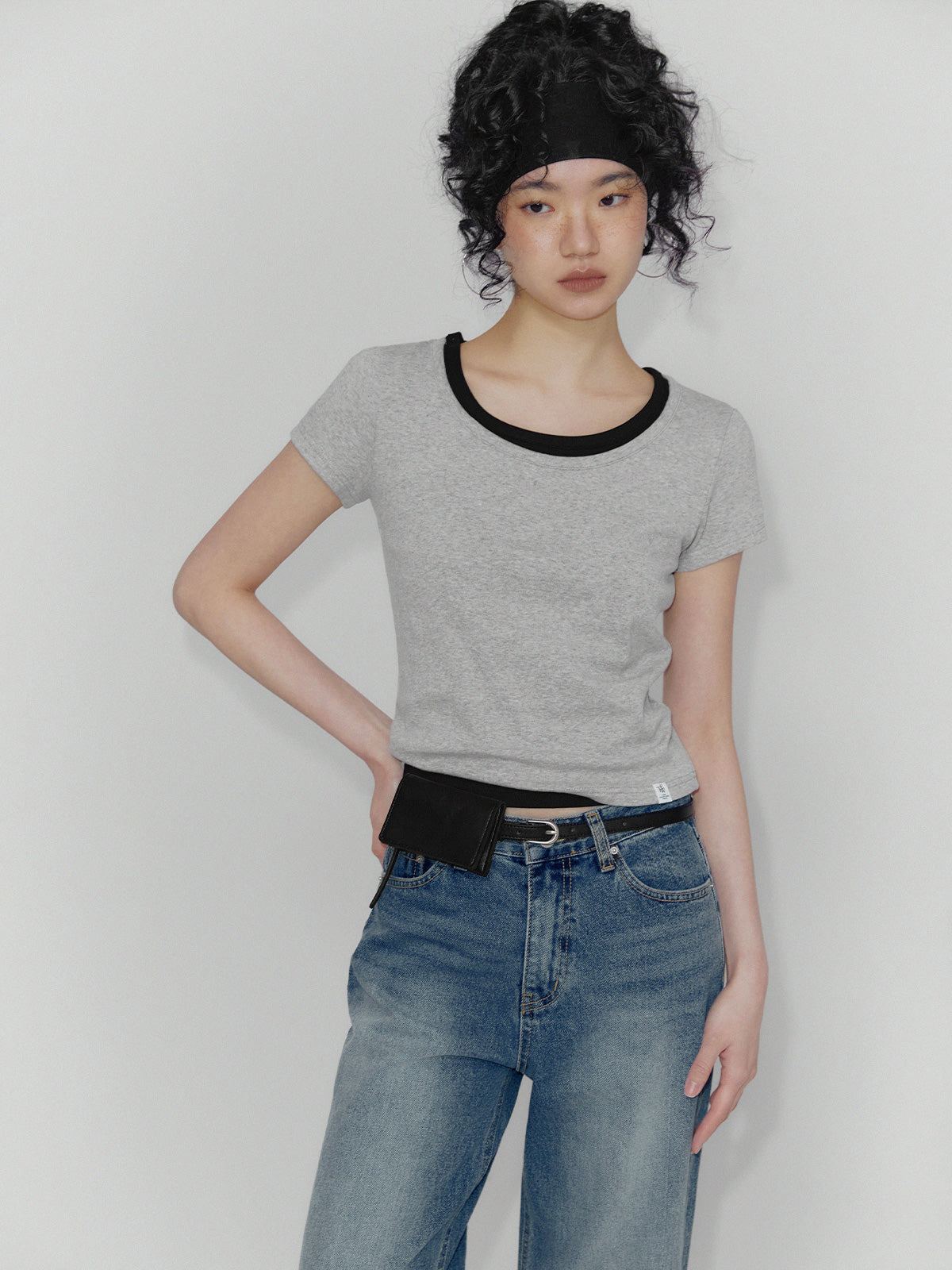 [TWEE] Elite Basic U-Neck Crop Tee