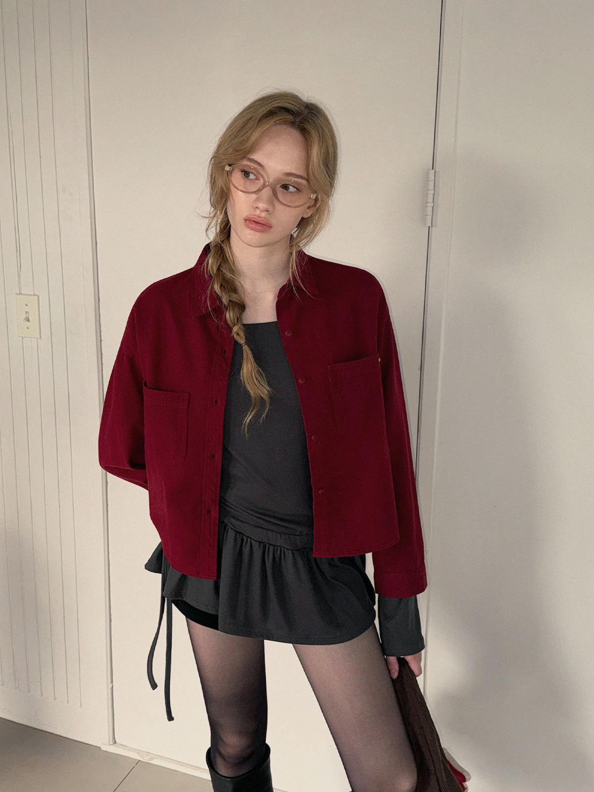 [TWEE] Langärmliges Off-Shoulder-Shirt mit doppeltem Flossenvolant