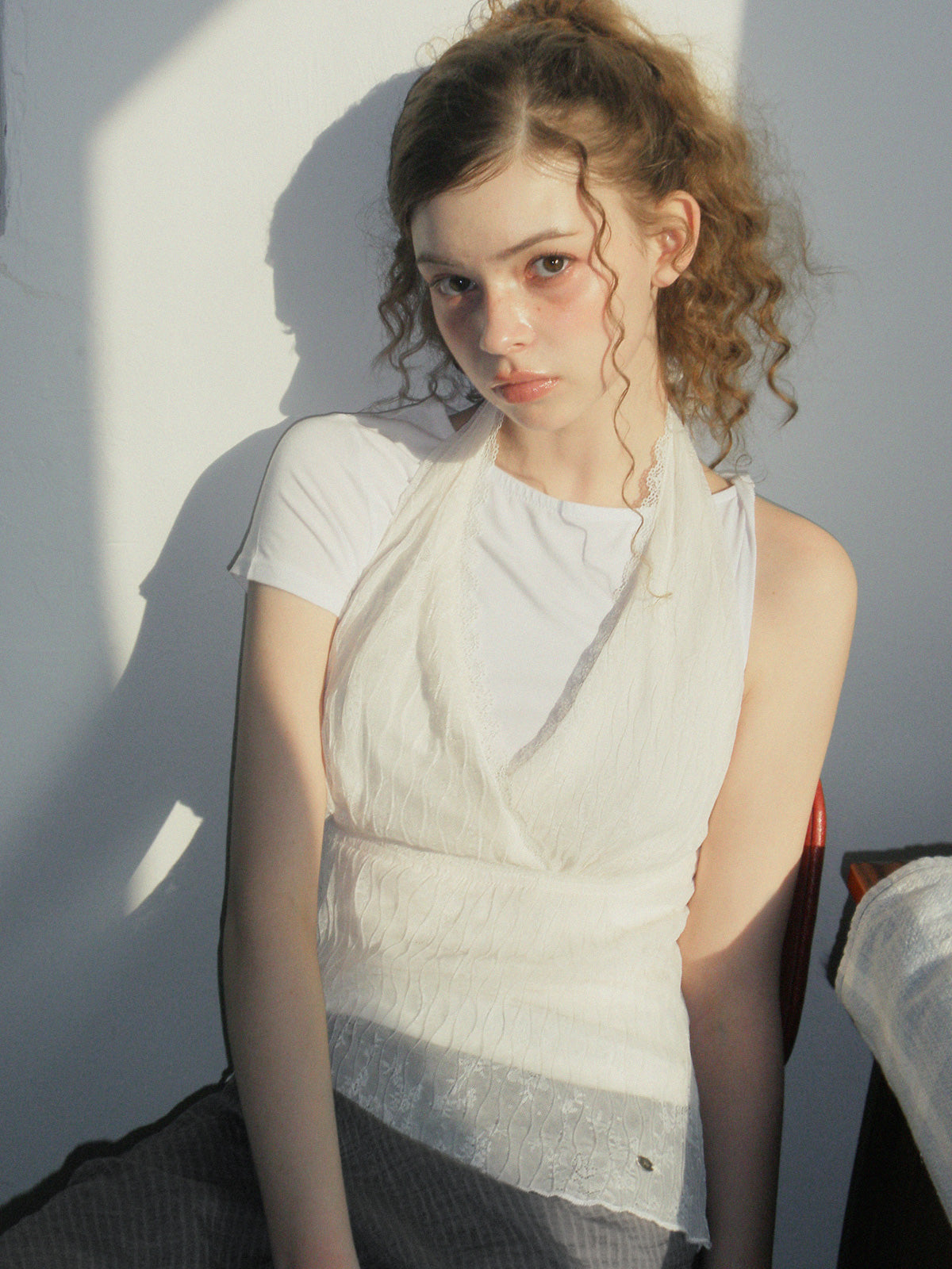 [TWEE] Betizen Asymmetric Twist T-Shirt