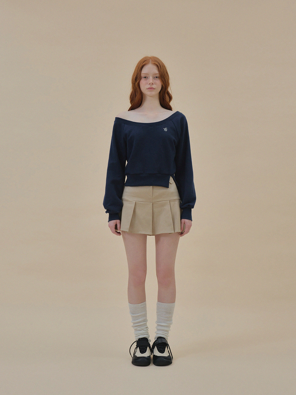 [TWEE] Nezen Embroidered One-Shoulder Long Sleeve Sweatshirt