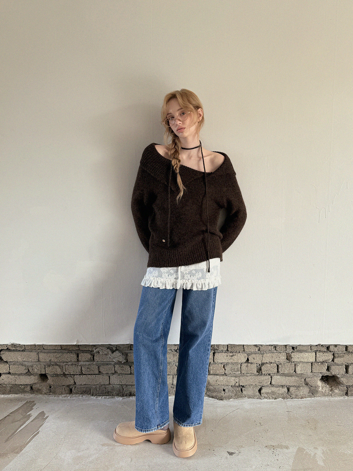 [TWEE]Ecle 비대칭 넥 루즈핏 니트 (스트랩 포함)