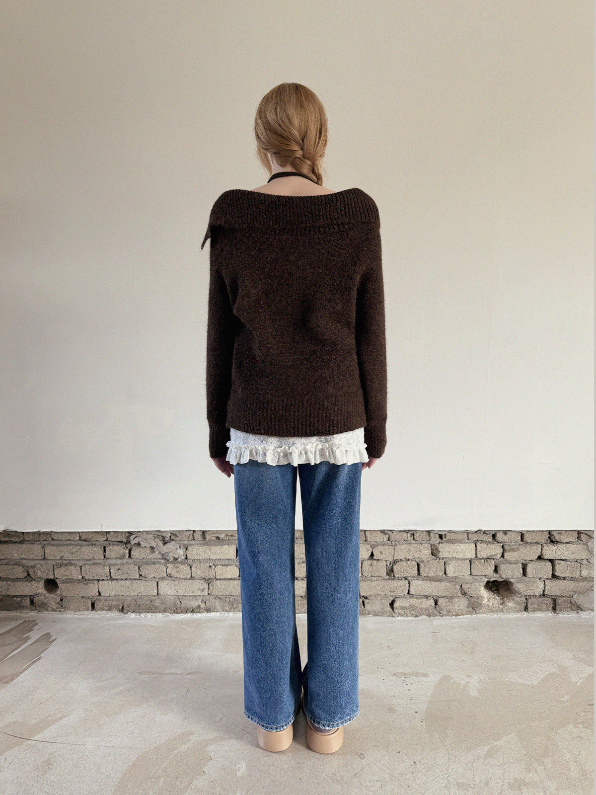 [TWEE]Ecle 비대칭 넥 루즈핏 니트 (스트랩 포함)