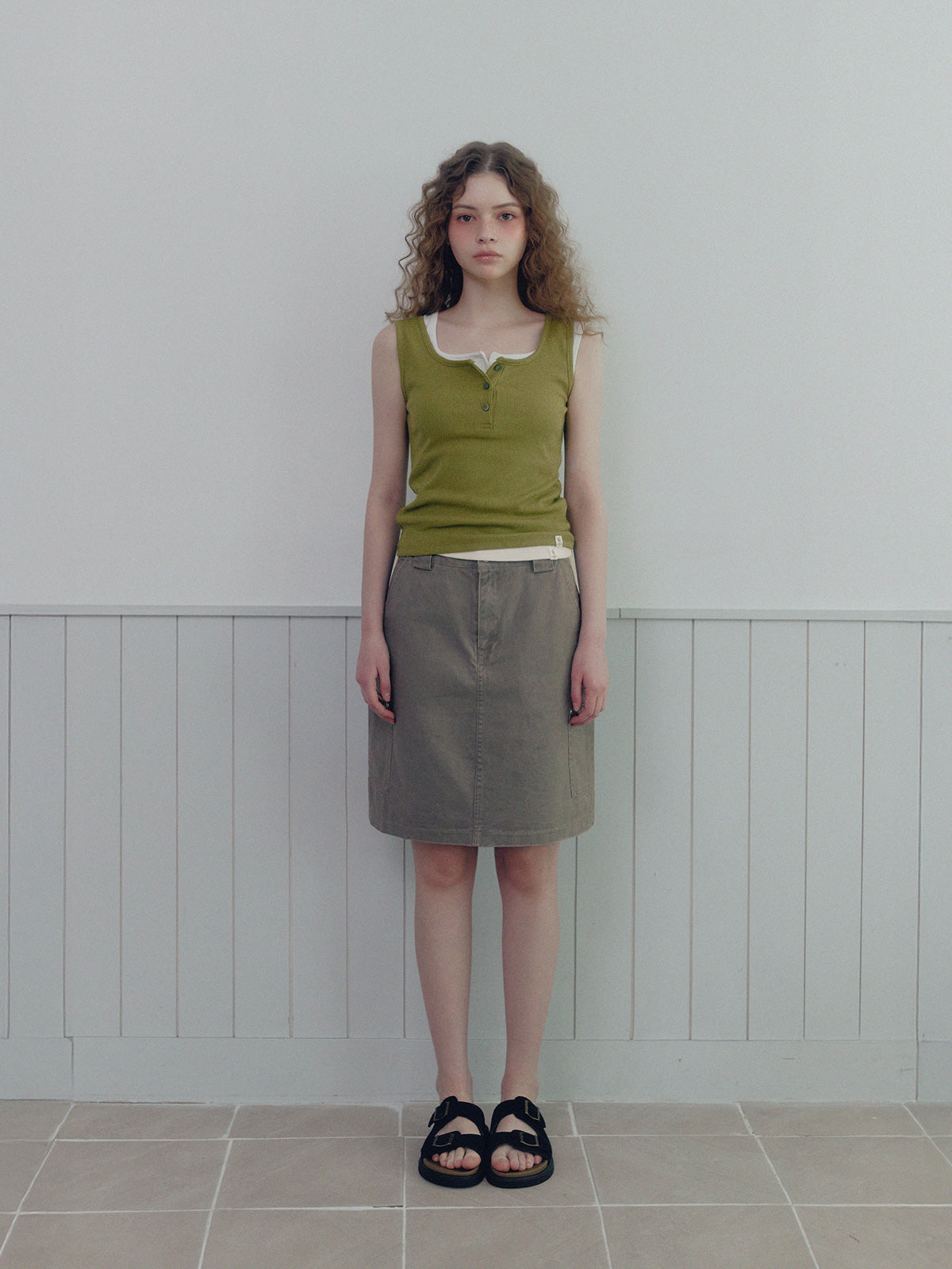 [TWEE] Perkin Ribbed Button Sleeveless Top