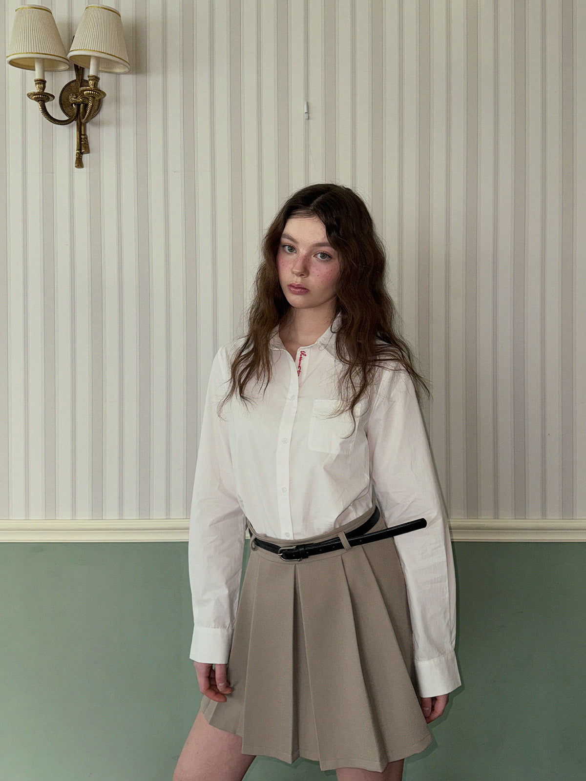 [TWEE] Rondy Einfarbiges besticktes Hemd mit Tasche und langen Ärmeln