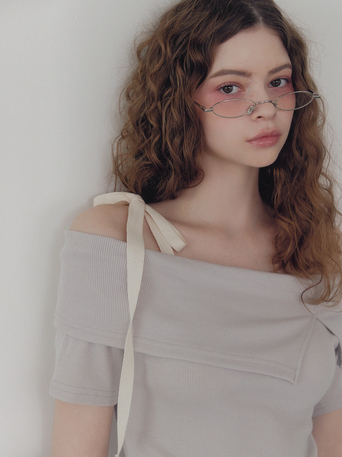 [TWEE] Petit strap one shoulder t-shirt