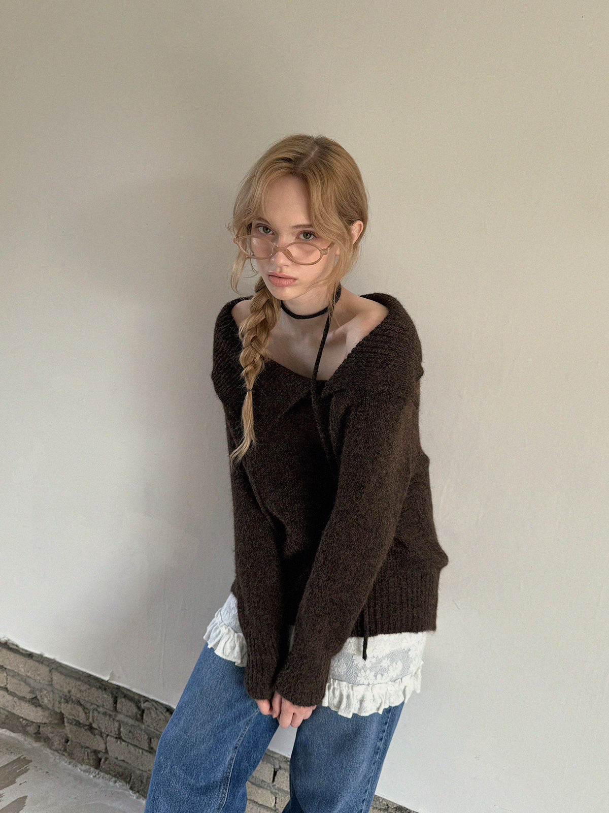 [TWEE]Ecle 비대칭 넥 루즈핏 니트 (스트랩 포함)