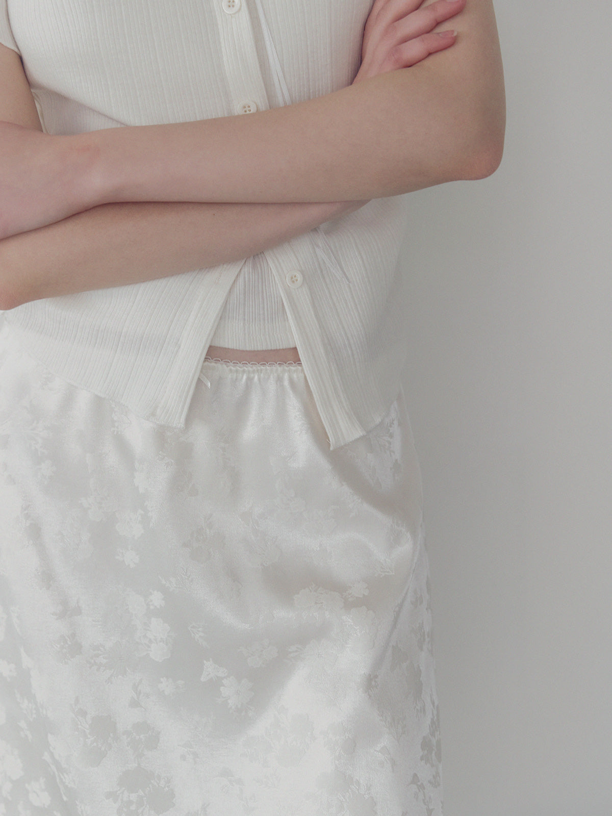 [TWEE] Divet flower satin banding midi skirt