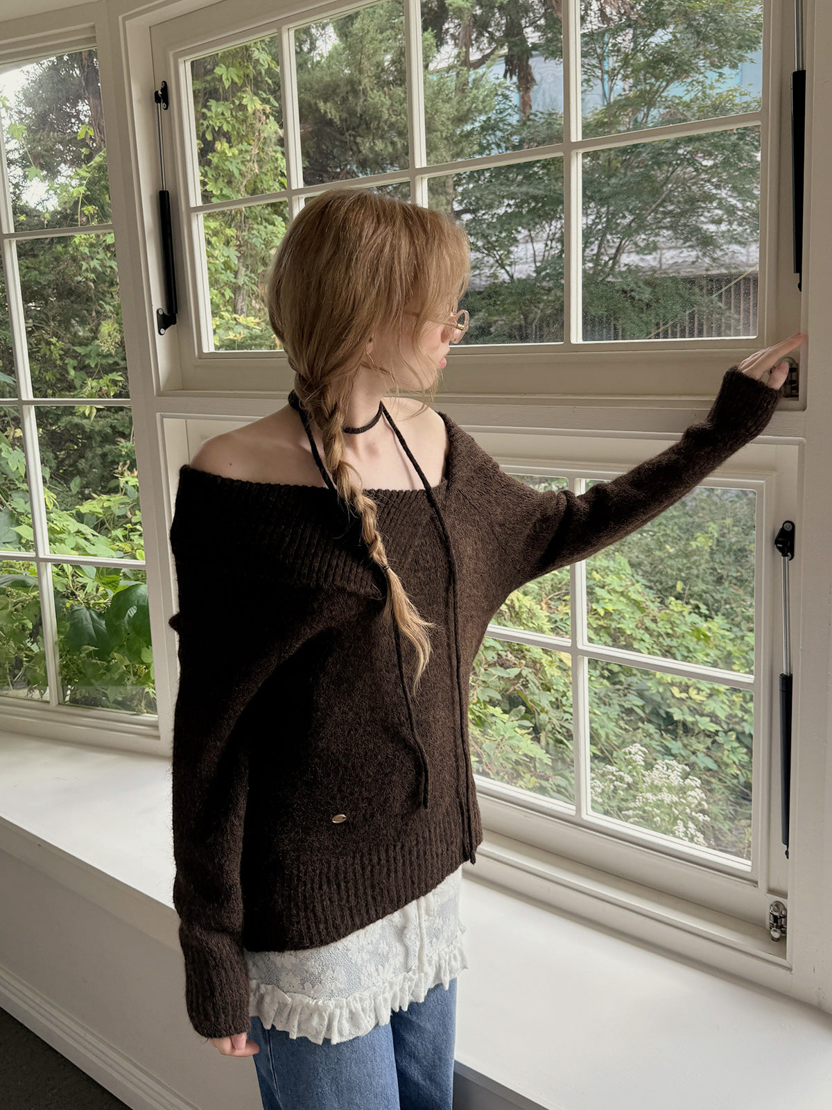 [TWEE]Ecle 비대칭 넥 루즈핏 니트 (스트랩 포함)