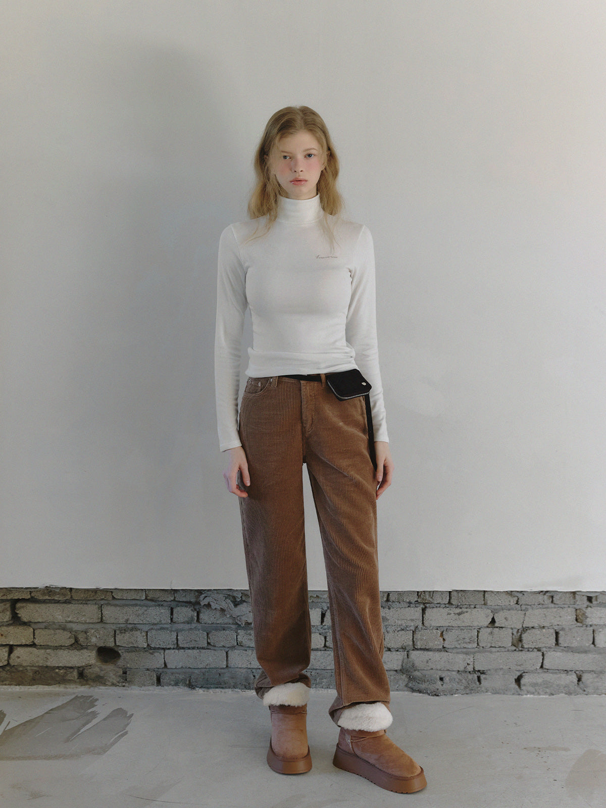 [TWEE] Blen besticktes Fleece-Turtleneck-Shirt