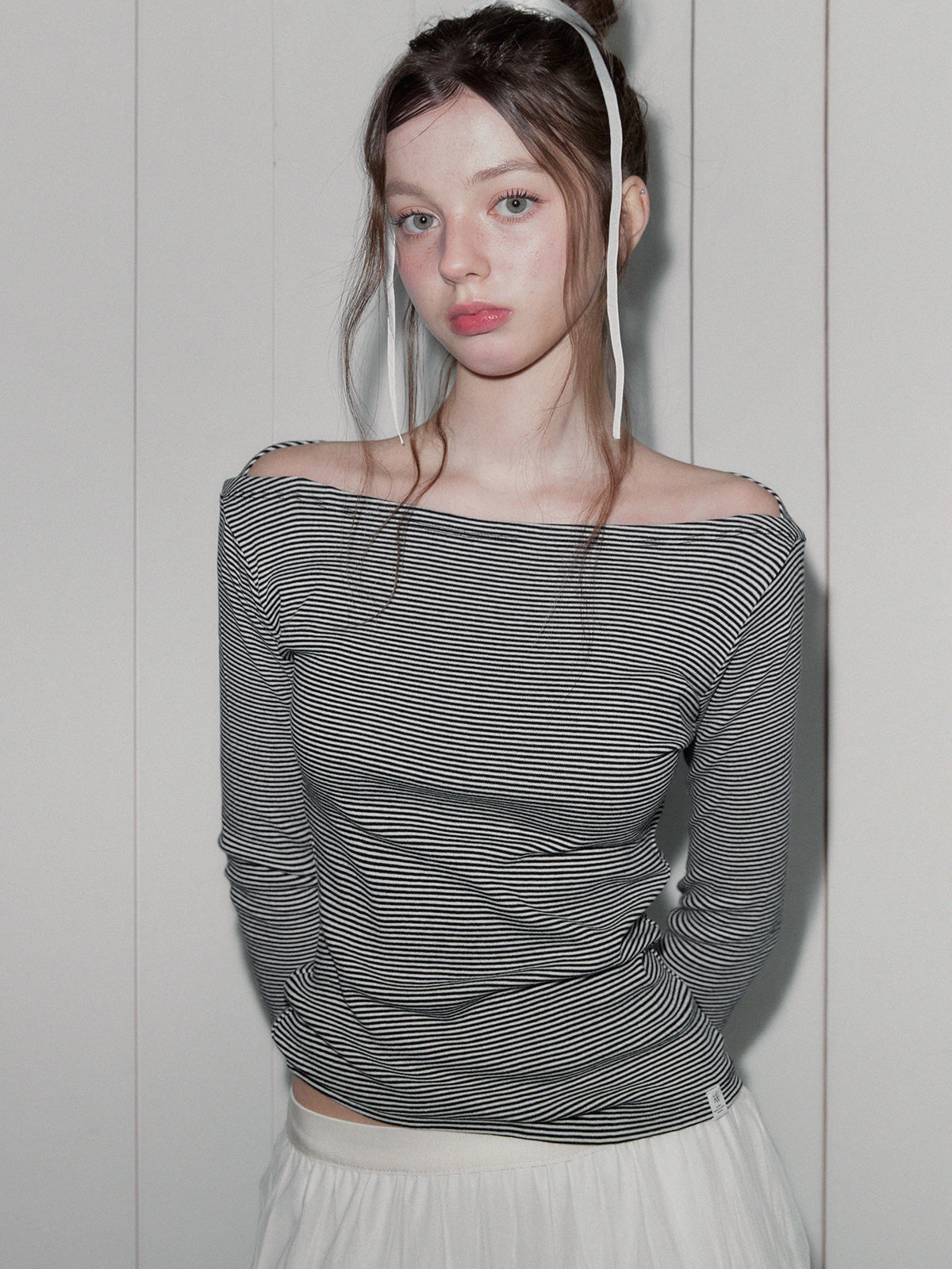 [TWEE] Musen Stripe Off-Shoulder Long Sleeve Tee