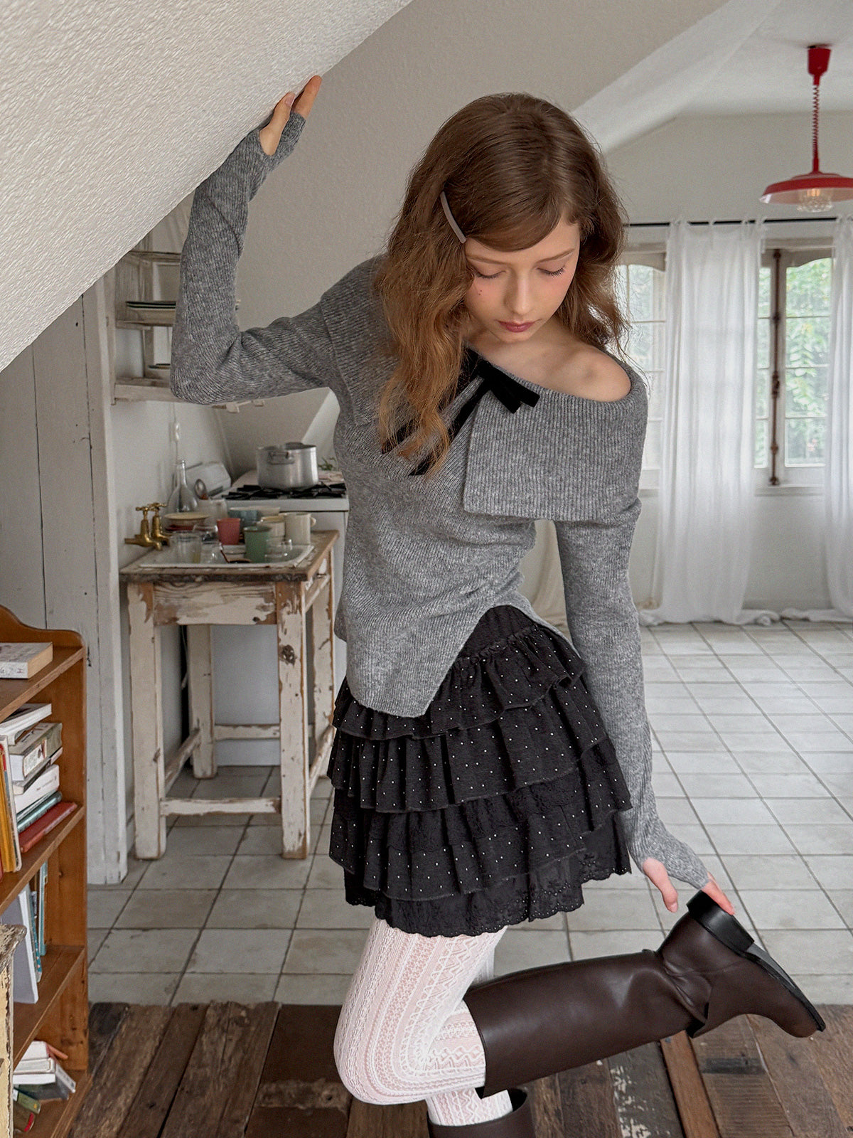 【TWEE】Willn Ribbon Brooch Off-Shoulder Knit