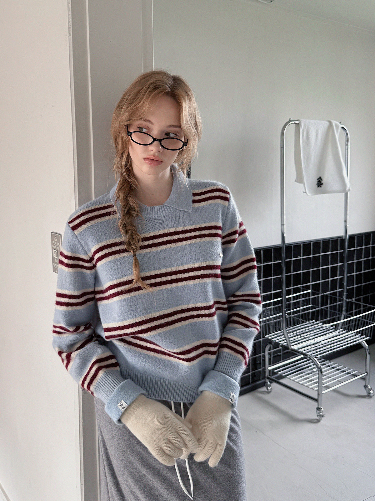 [TWEE] 주름 스트라이프 럭비 칼라 니트 탑