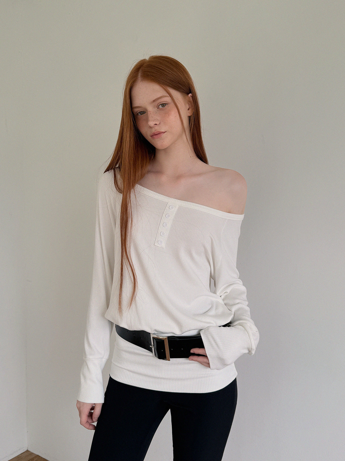 [TWEE] Bain Asymmetrical Shoulder Big Belt T-Shirt