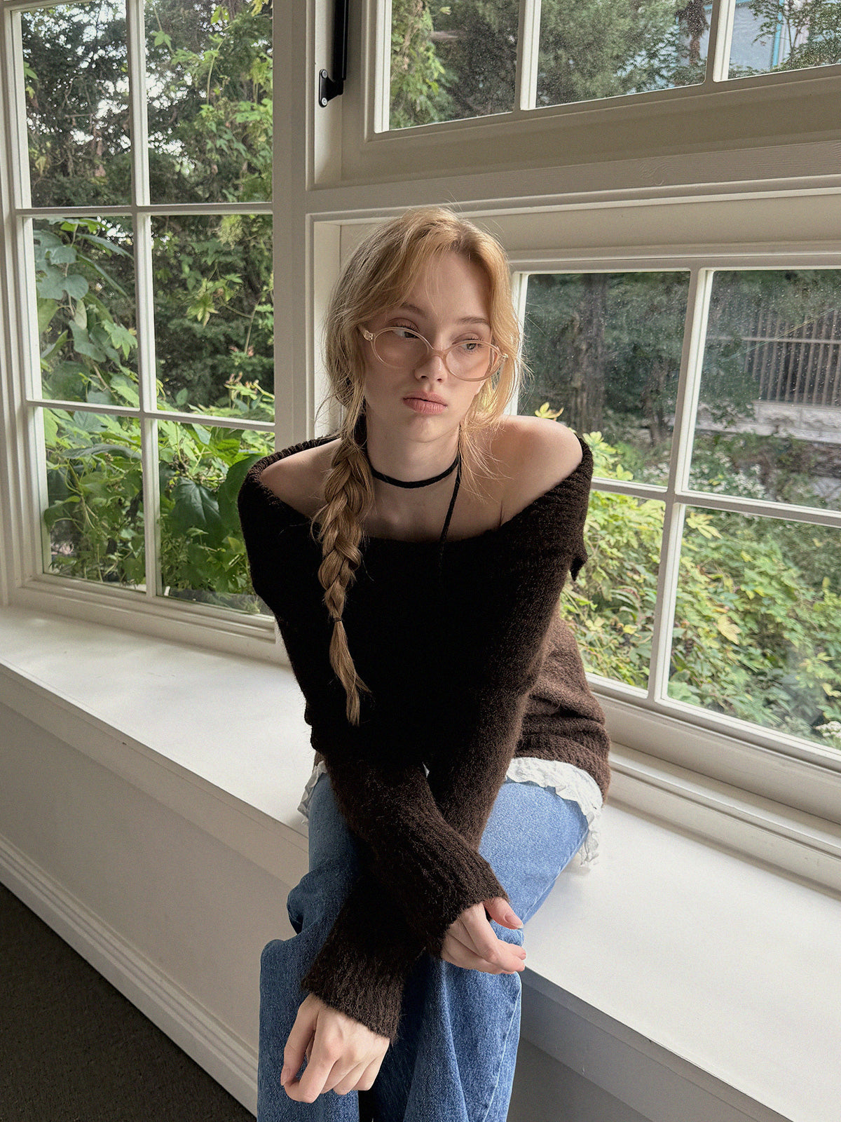 [TWEE]Ecle 비대칭 넥 루즈핏 니트 (스트랩 포함)