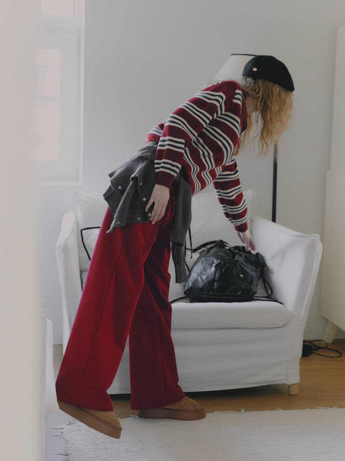 [TWEE] 주름 스트라이프 럭비 칼라 니트 탑