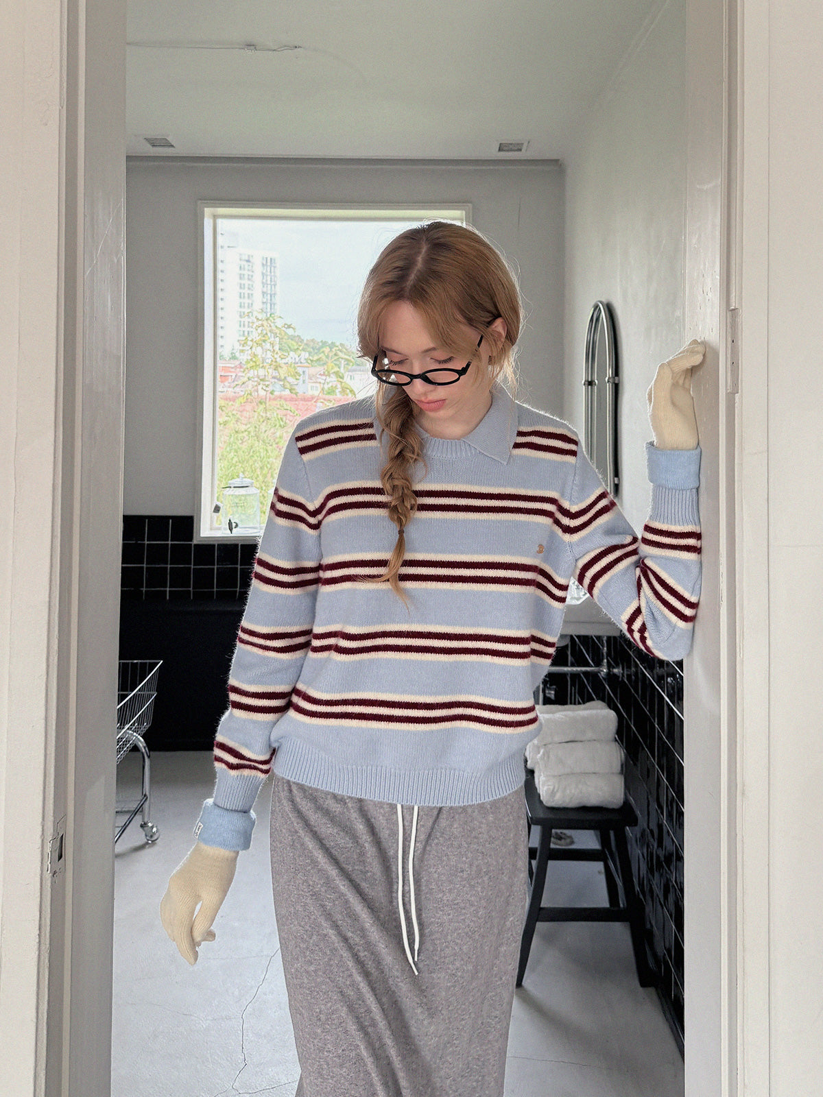 [TWEE] 주름 스트라이프 럭비 칼라 니트 탑