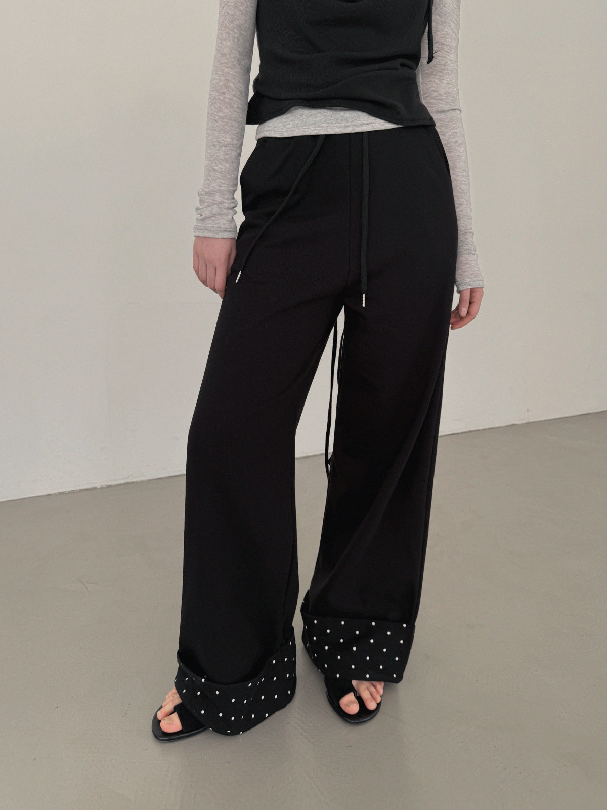 [TWEE] Velco Dot Roll-Up Long Sweatpants