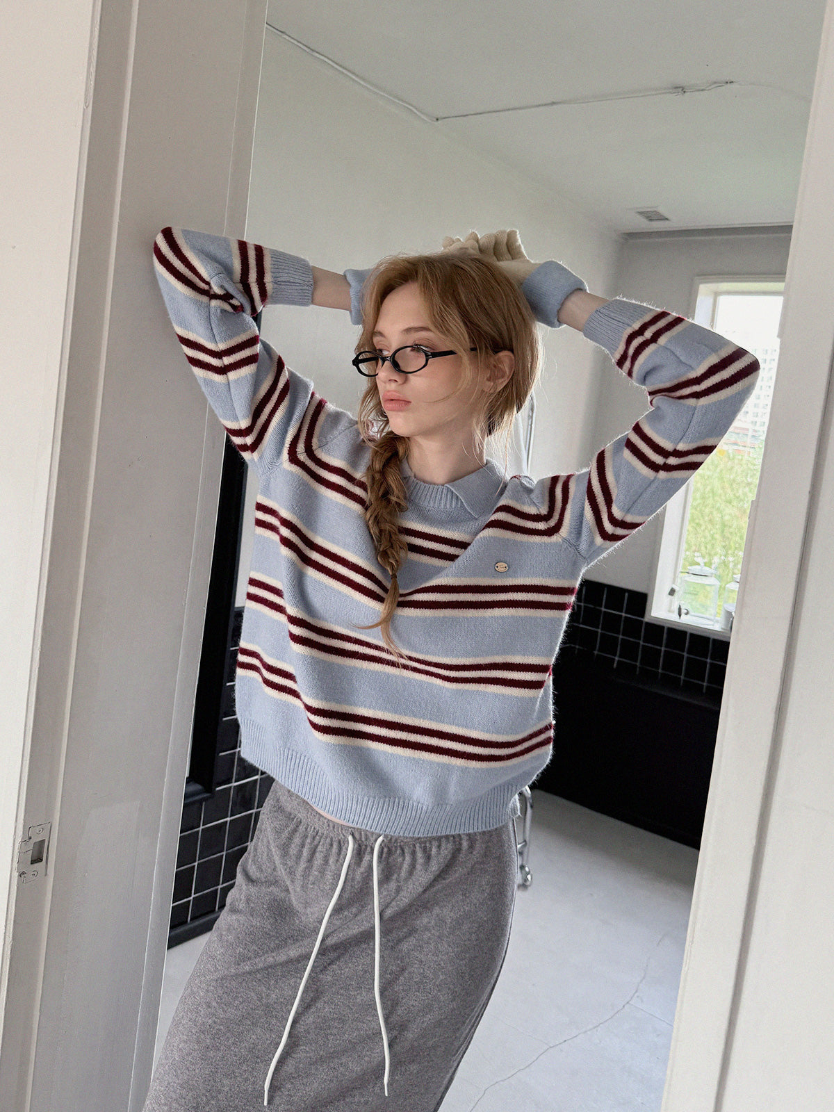 [TWEE] 주름 스트라이프 럭비 칼라 니트 탑