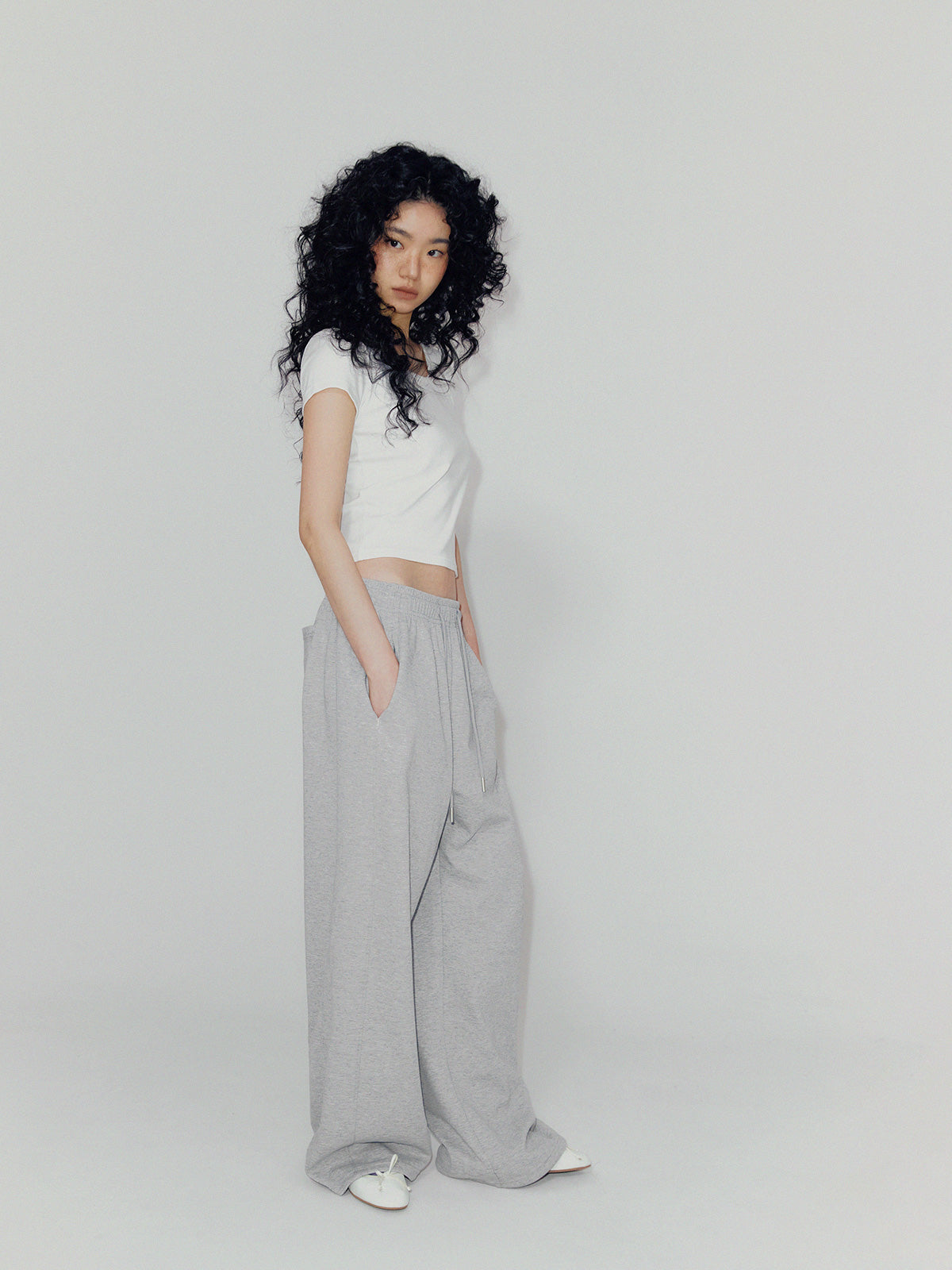 [TWEE] Elite Basic U-Neck Crop Tee