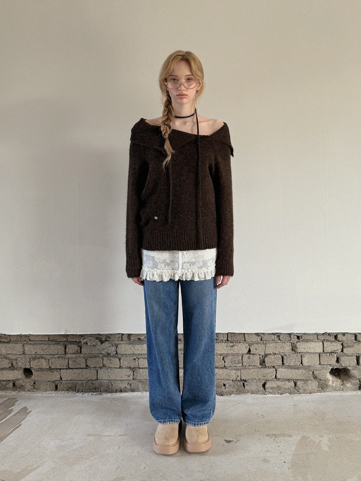 [TWEE]Ecle 비대칭 넥 루즈핏 니트 (스트랩 포함)