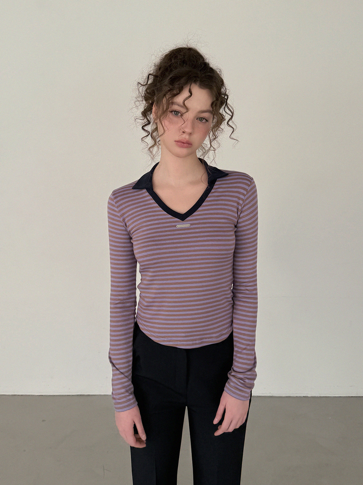 [TWEE] T-shirt Manica Lunga con Scollo a V e Colletto Mobi a Righe
