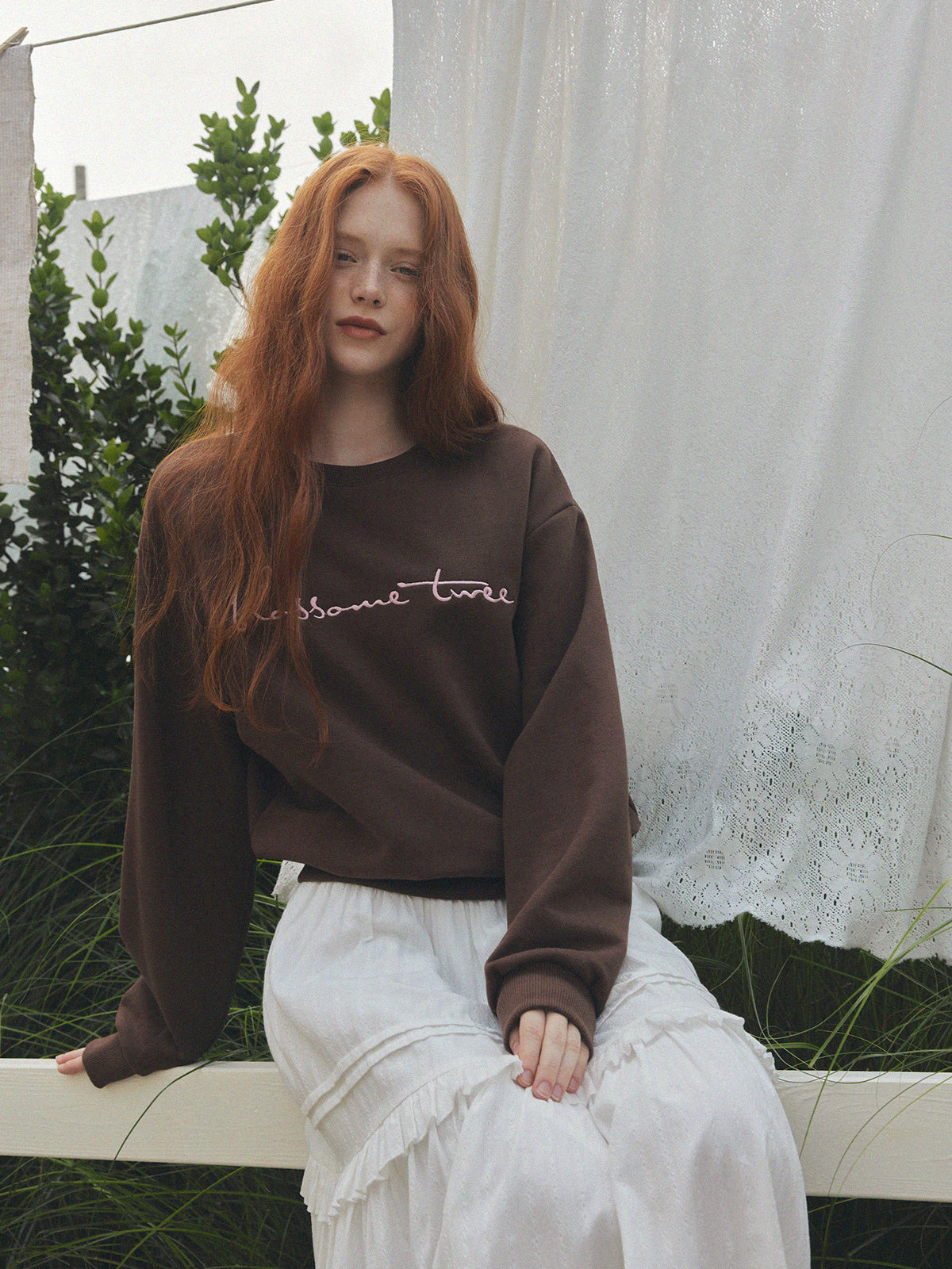 【TWEE】Poeden Sweatshirt mit großem Stickschriftzug