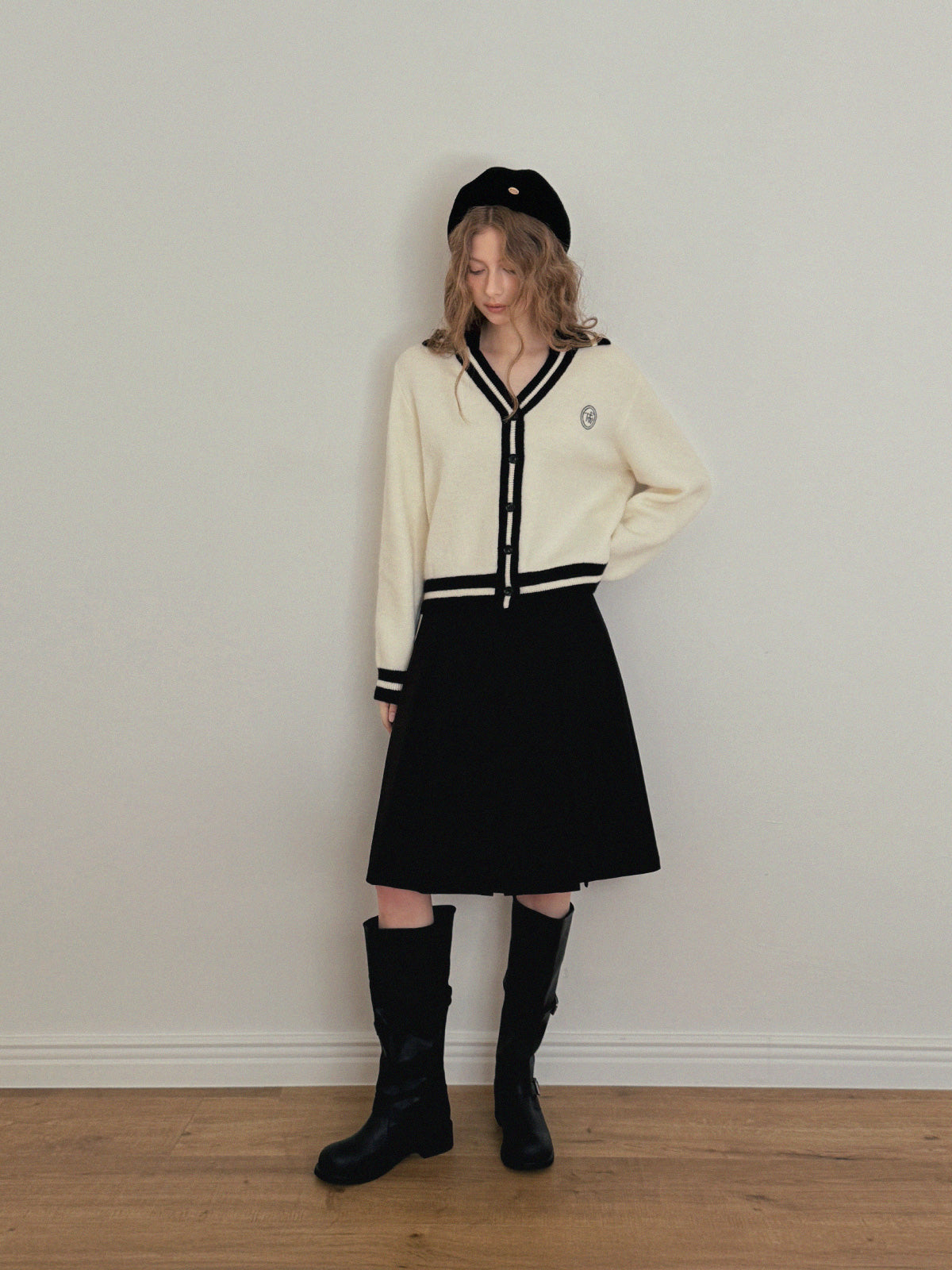 【TWEE】Yurel Contrast Collar Long Sleeve Cardigan