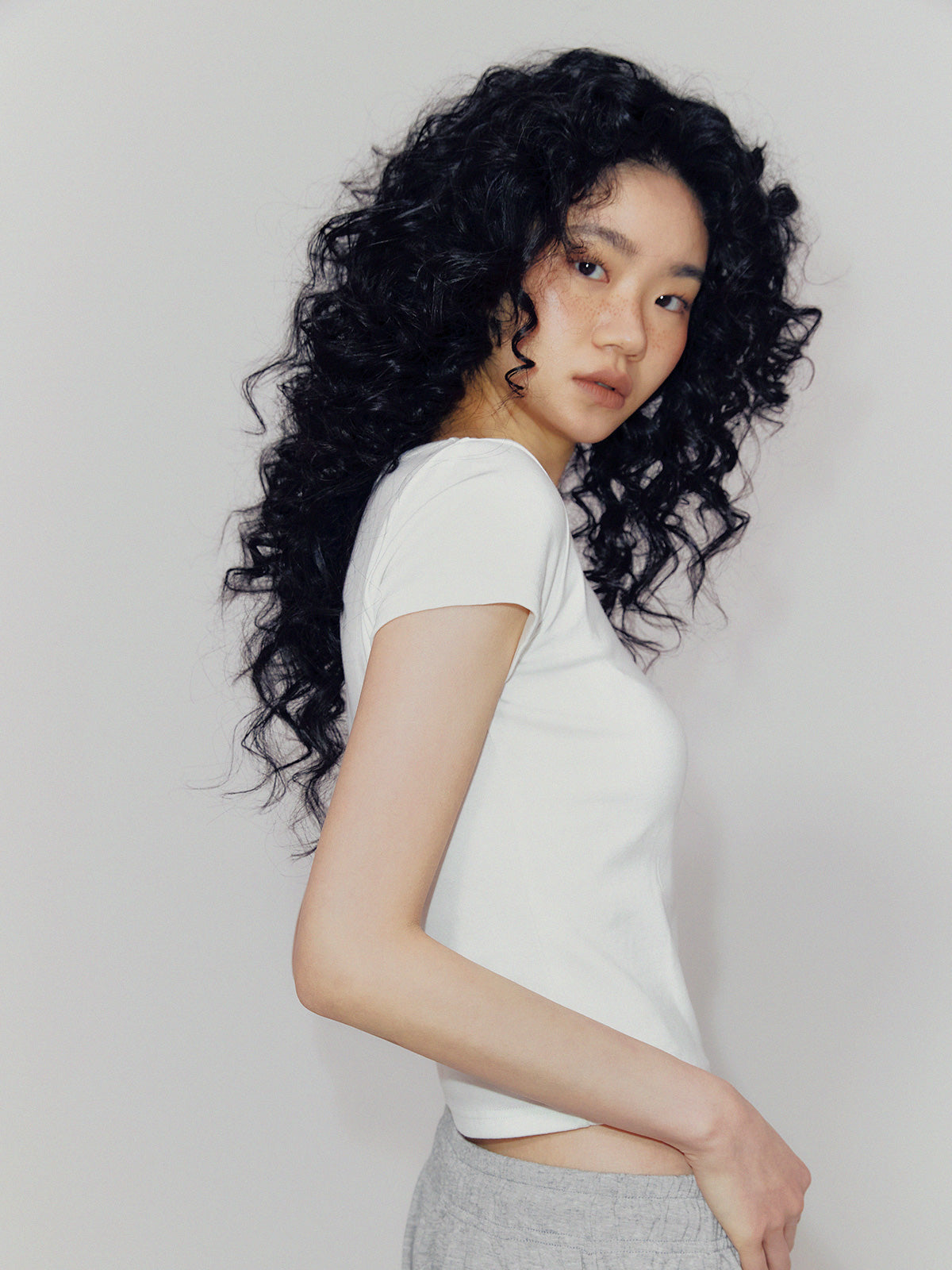 [TWEE] Elite Basic U-Neck Crop Tee