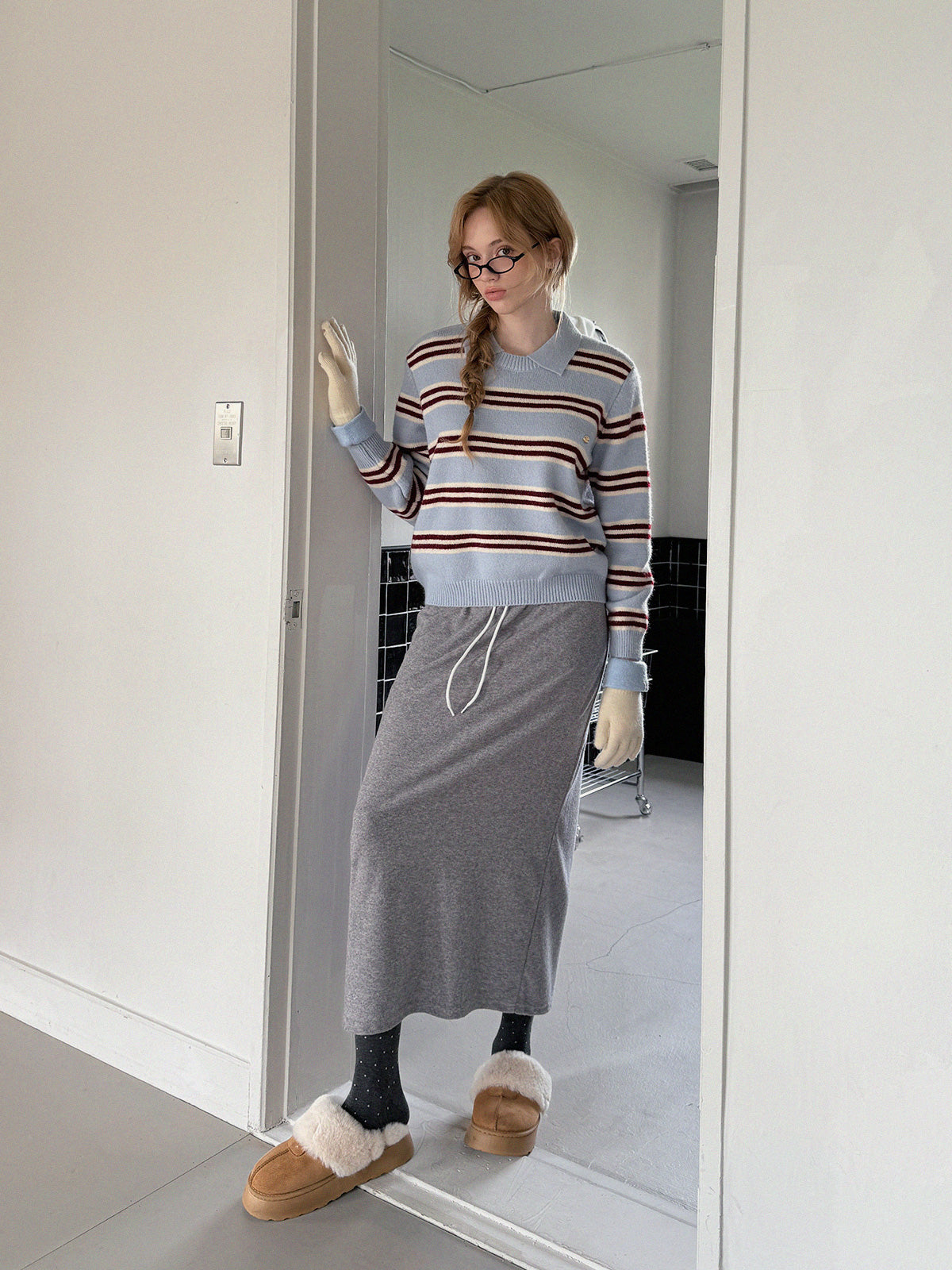 [TWEE] 주름 스트라이프 럭비 칼라 니트 탑